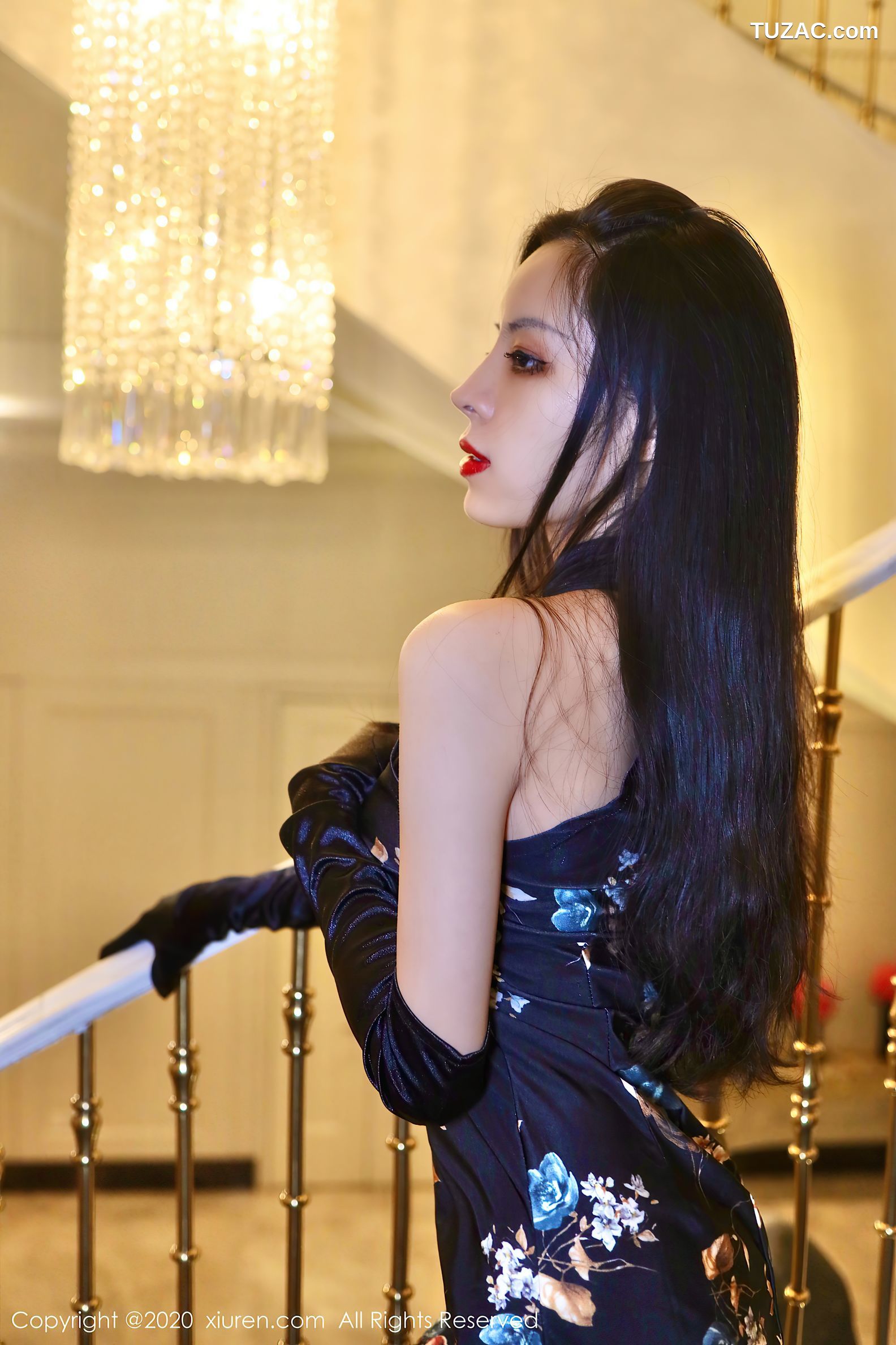 XiuRen秀人网-2897-Riri617-古韵旗袍黑丝裤袜-2020.12.15