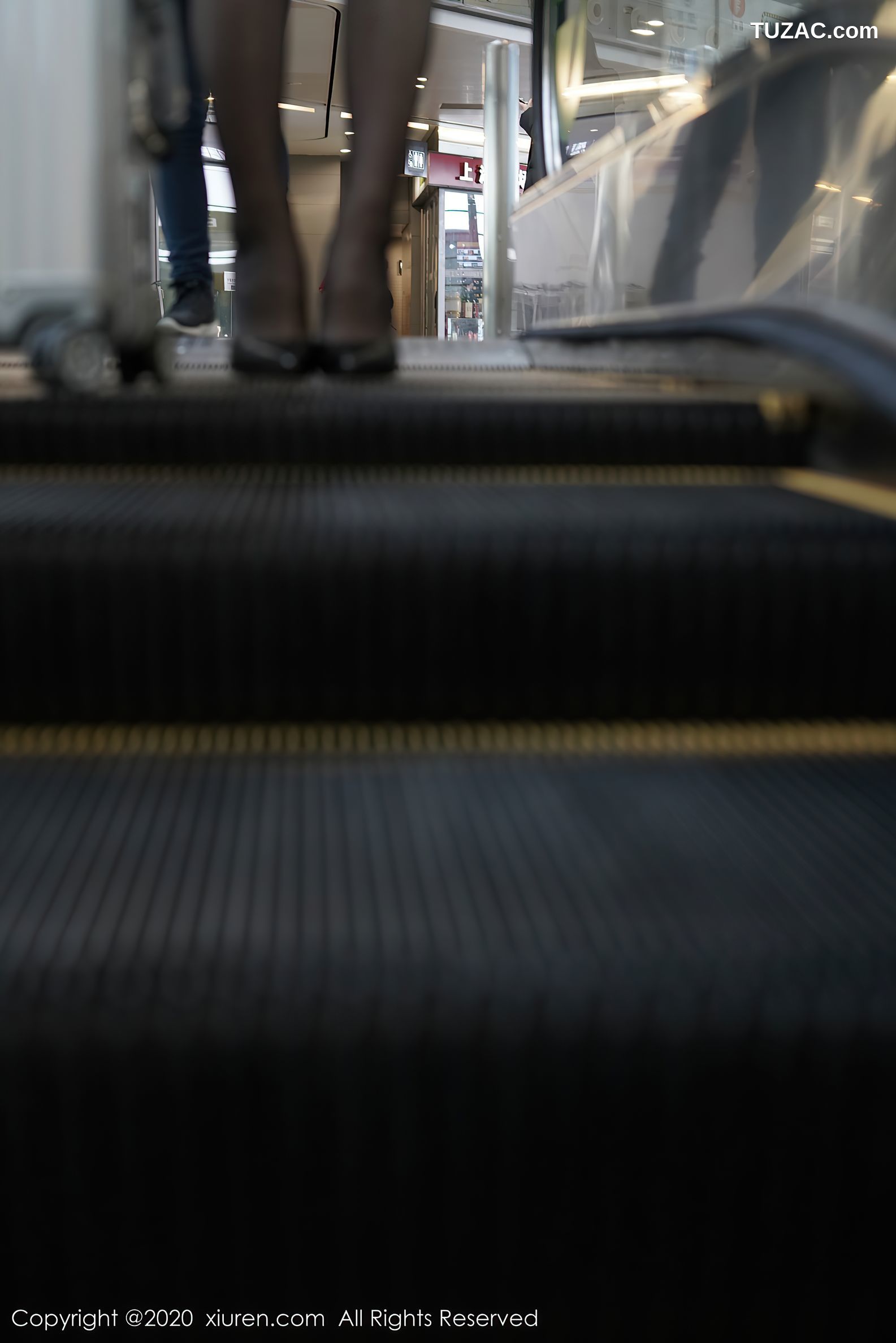 XiuRen秀人网-2915-周于希Sandy-空姐真实场景剧情主题红色内衣黑丝-2020.12.18