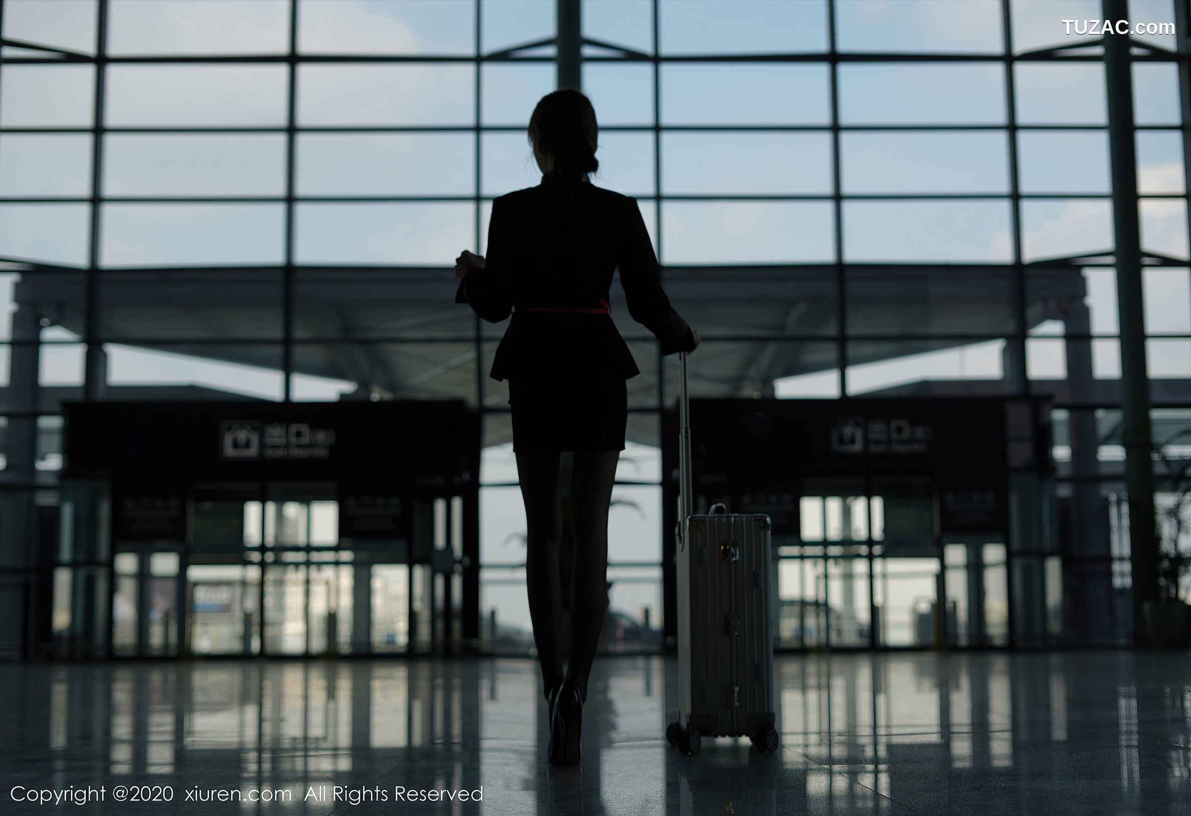 XiuRen秀人网-2915-周于希Sandy-空姐真实场景剧情主题红色内衣黑丝-2020.12.18