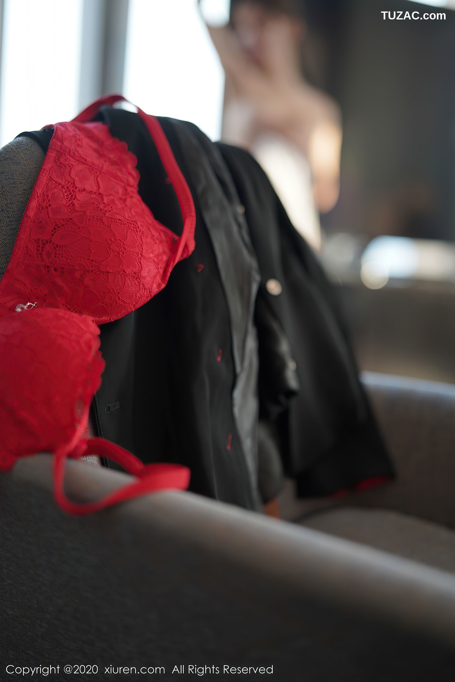 XiuRen秀人网-2915-周于希Sandy-空姐真实场景剧情主题红色内衣黑丝-2020.12.18
