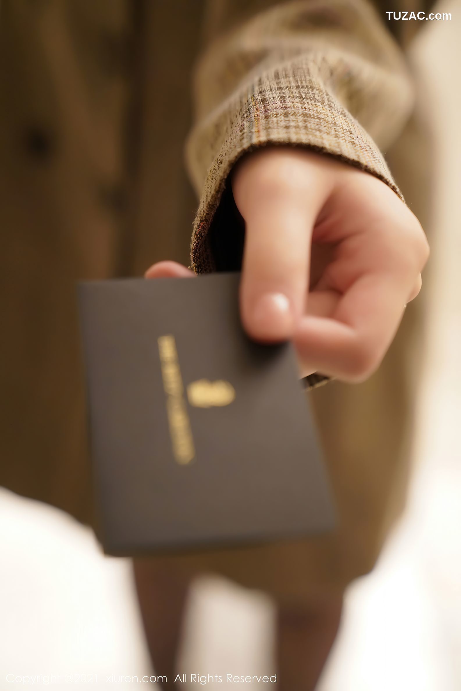 XiuRen秀人网-2977-糯美子Babe-《精致镂空内下童颜巨乳》-2021.01.06