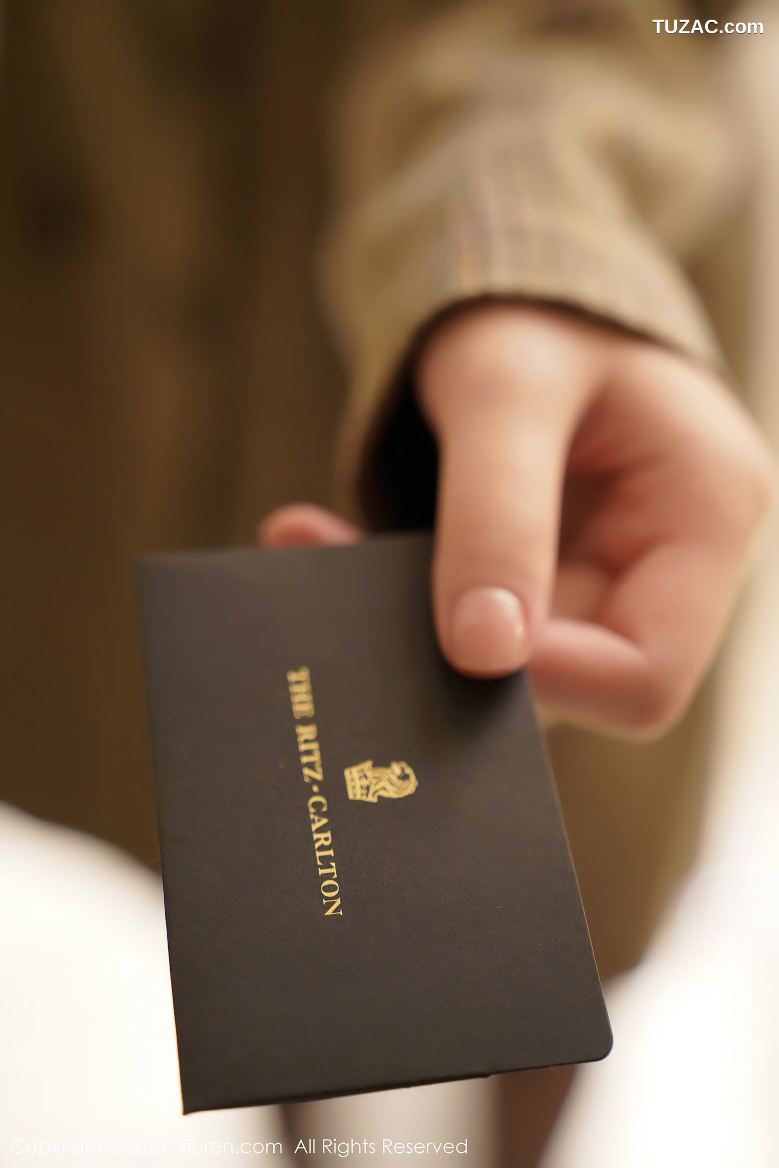 XiuRen秀人网-2977-糯美子Babe-《精致镂空内下童颜巨乳》-2021.01.06