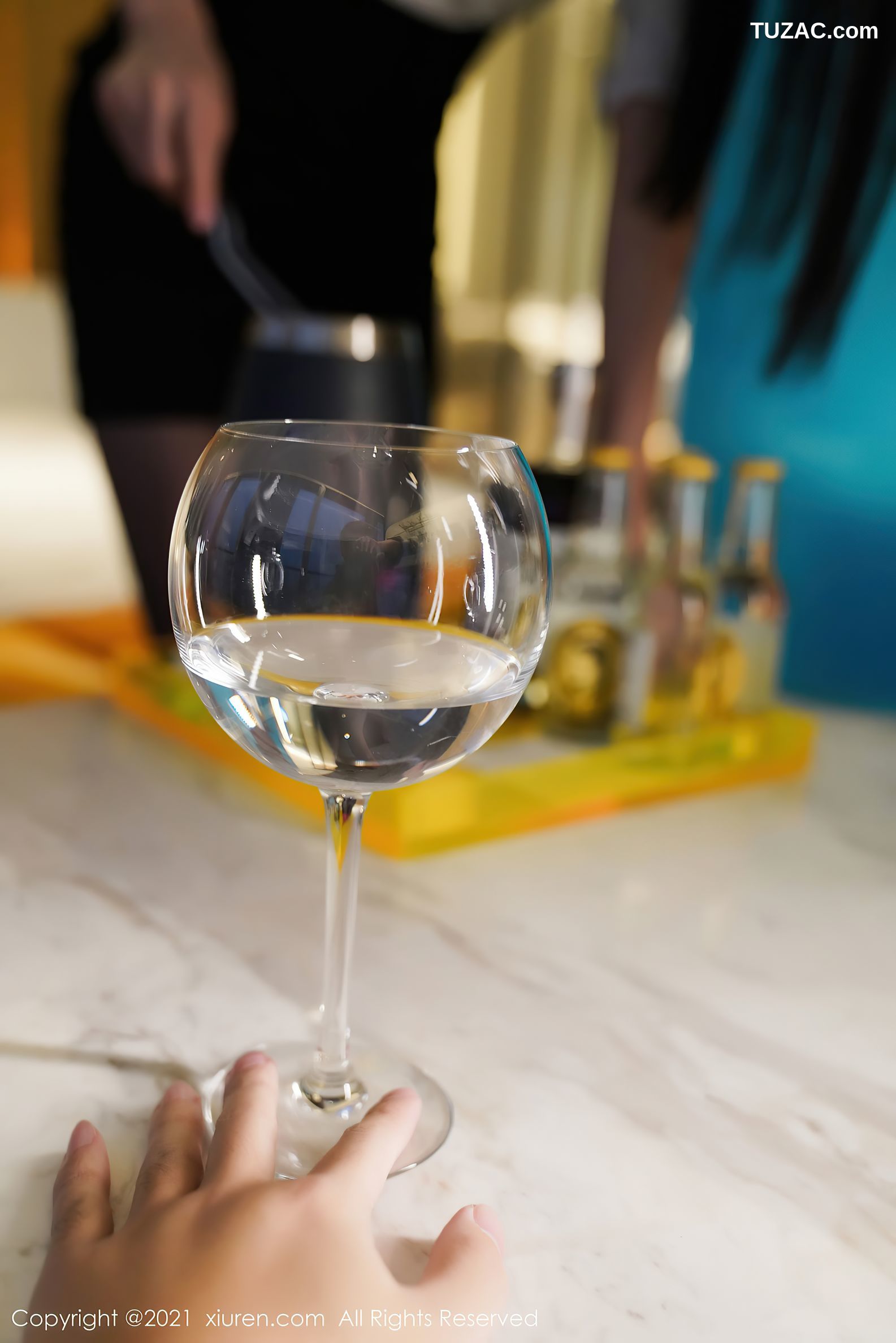 XiuRen秀人网-2980-葛征-《酒店服务员送酒剧情主题系列》-2021.01.07