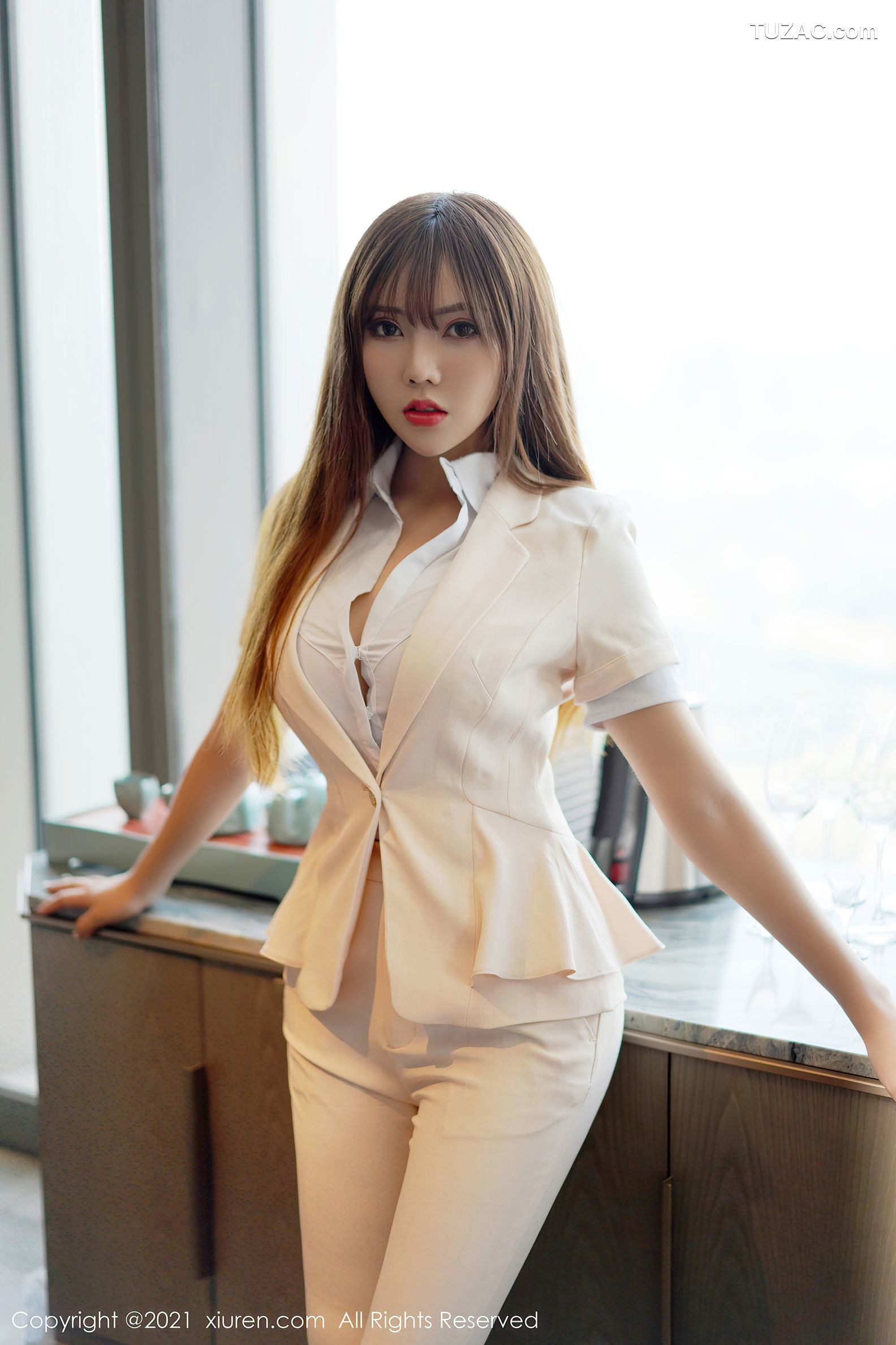 XiuRen秀人网-2990-萌汉药baby-江浙沪旅拍-白衬衣肉丝-2021.01.11