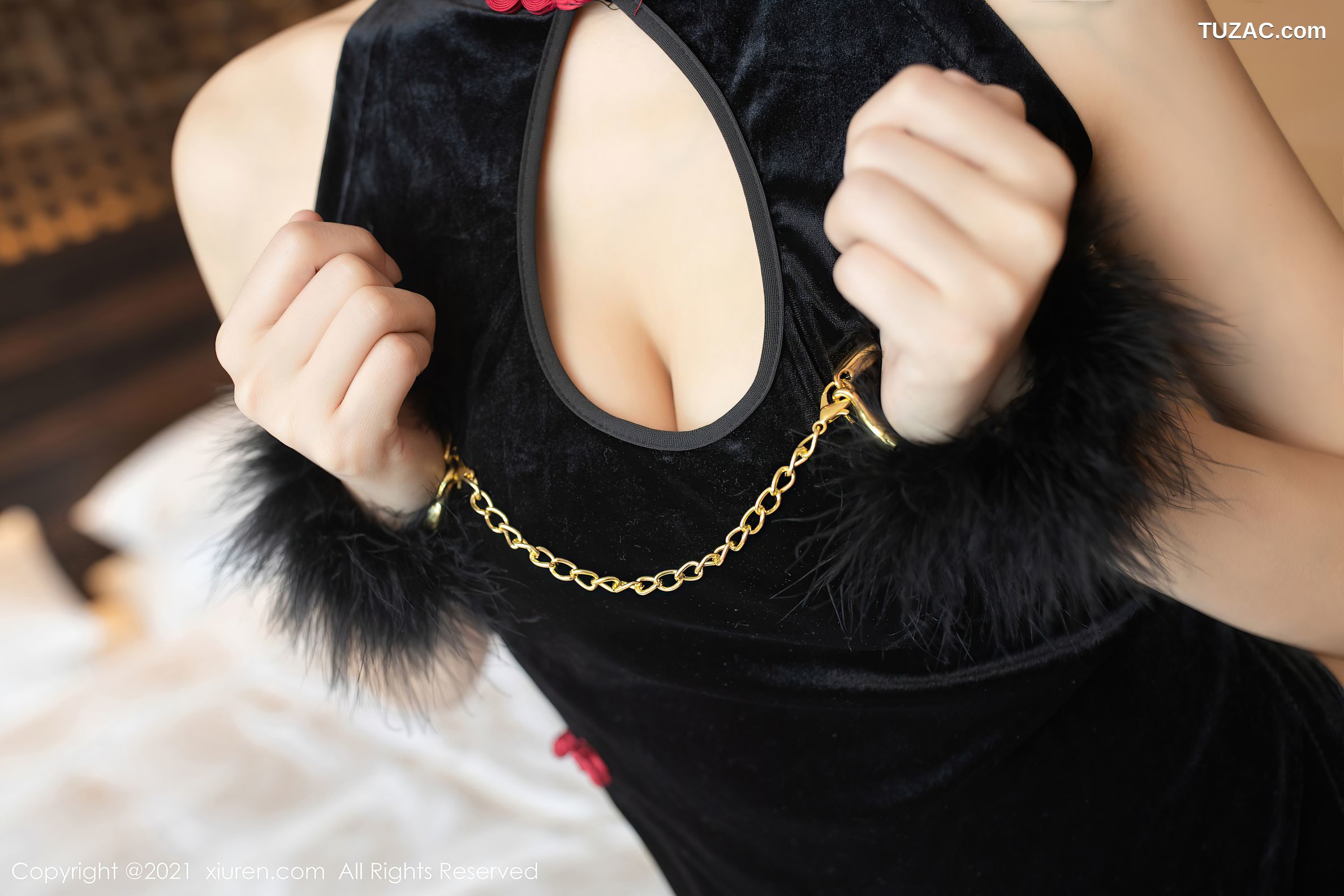 XiuRen秀人网-2996-陆萱萱-情趣旗袍主题性感美背黑丝-2021.01.12