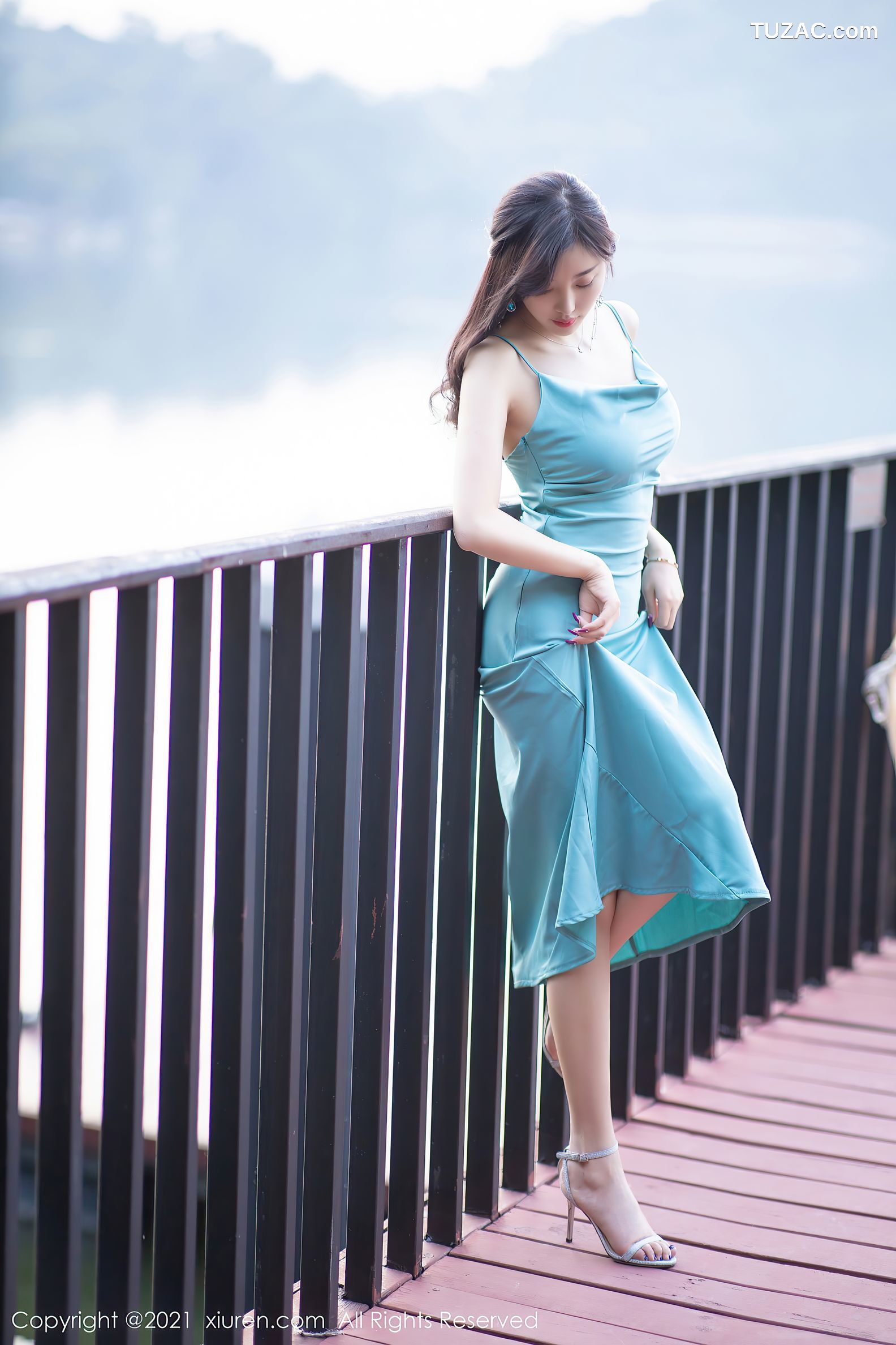 XiuRen秀人网-2997-杨晨晨sugar-吊带裙蕾丝袜-2021.01.12