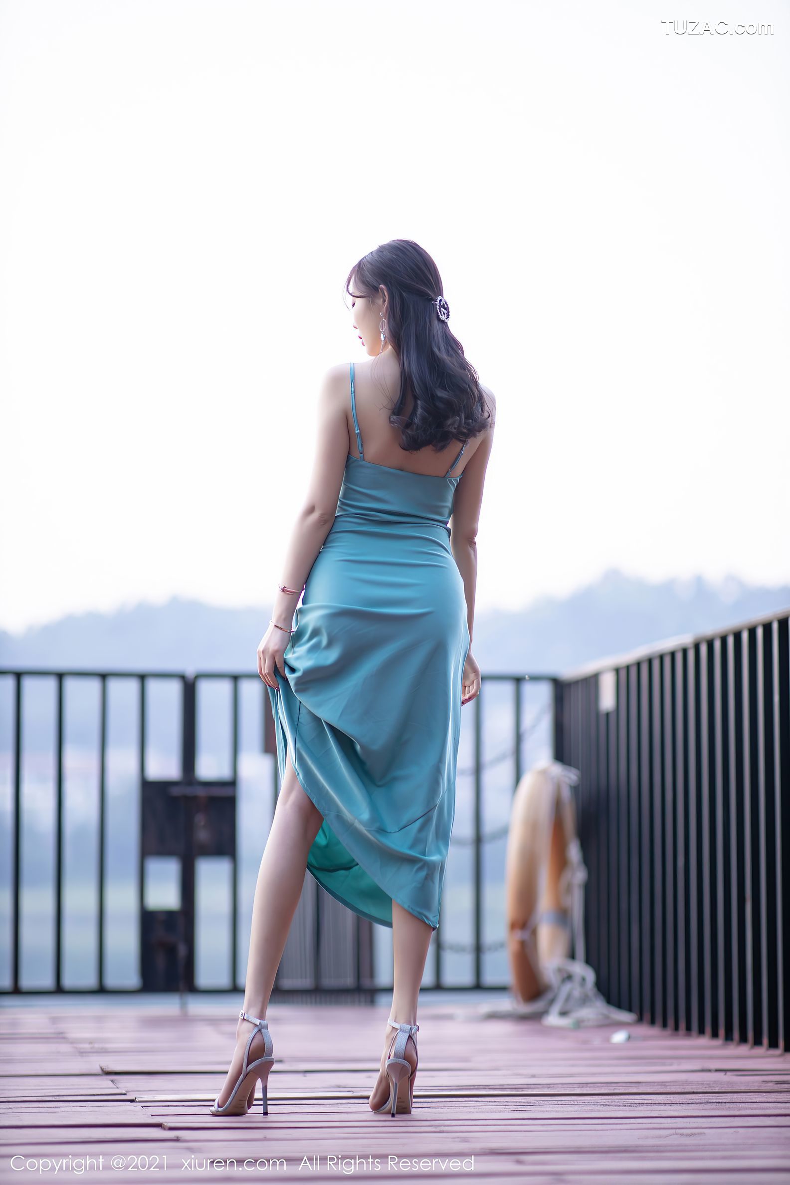 XiuRen秀人网-2997-杨晨晨sugar-吊带裙蕾丝袜-2021.01.12