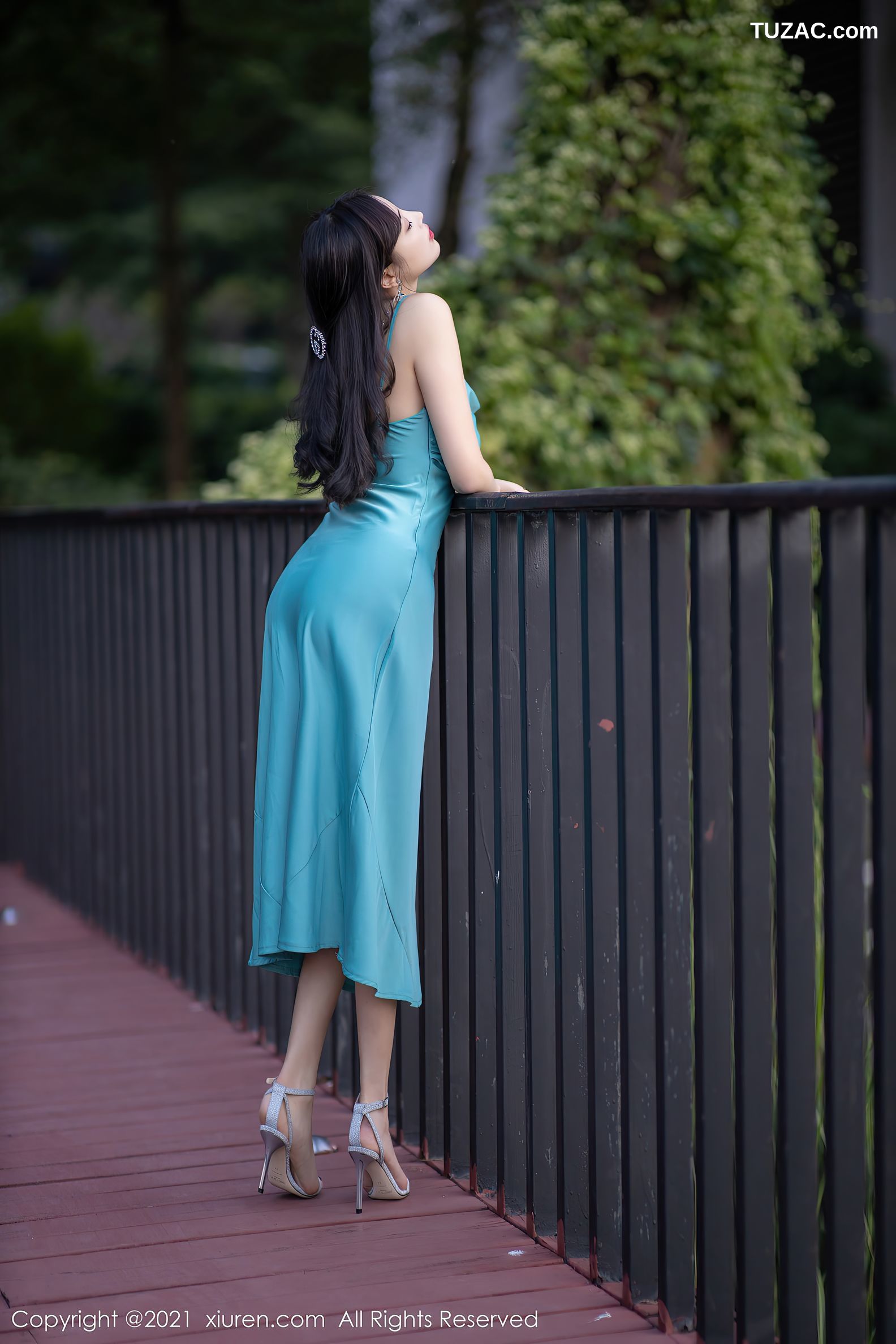 XiuRen秀人网-2997-杨晨晨sugar-吊带裙蕾丝袜-2021.01.12