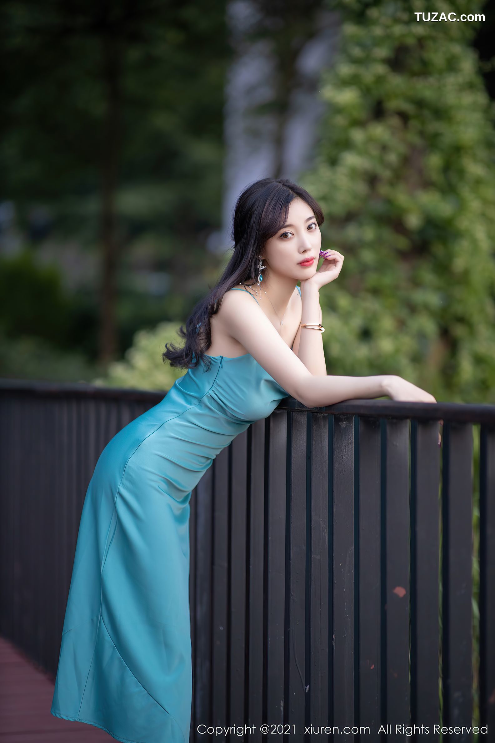XiuRen秀人网-2997-杨晨晨sugar-吊带裙蕾丝袜-2021.01.12