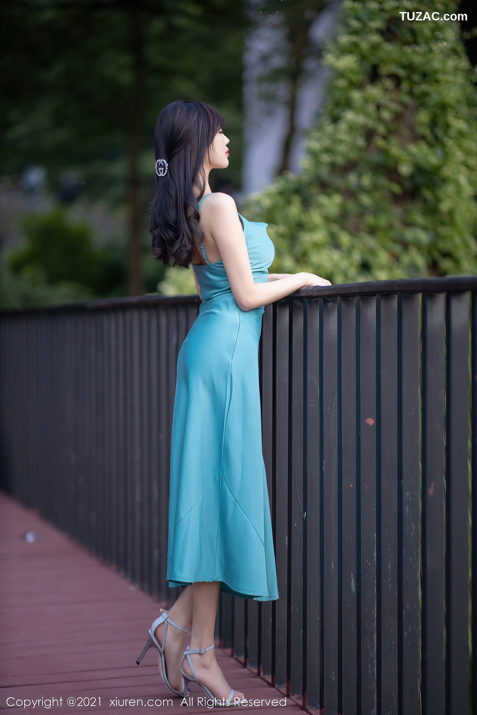 XiuRen秀人网-2997-杨晨晨sugar-吊带裙蕾丝袜-2021.01.12