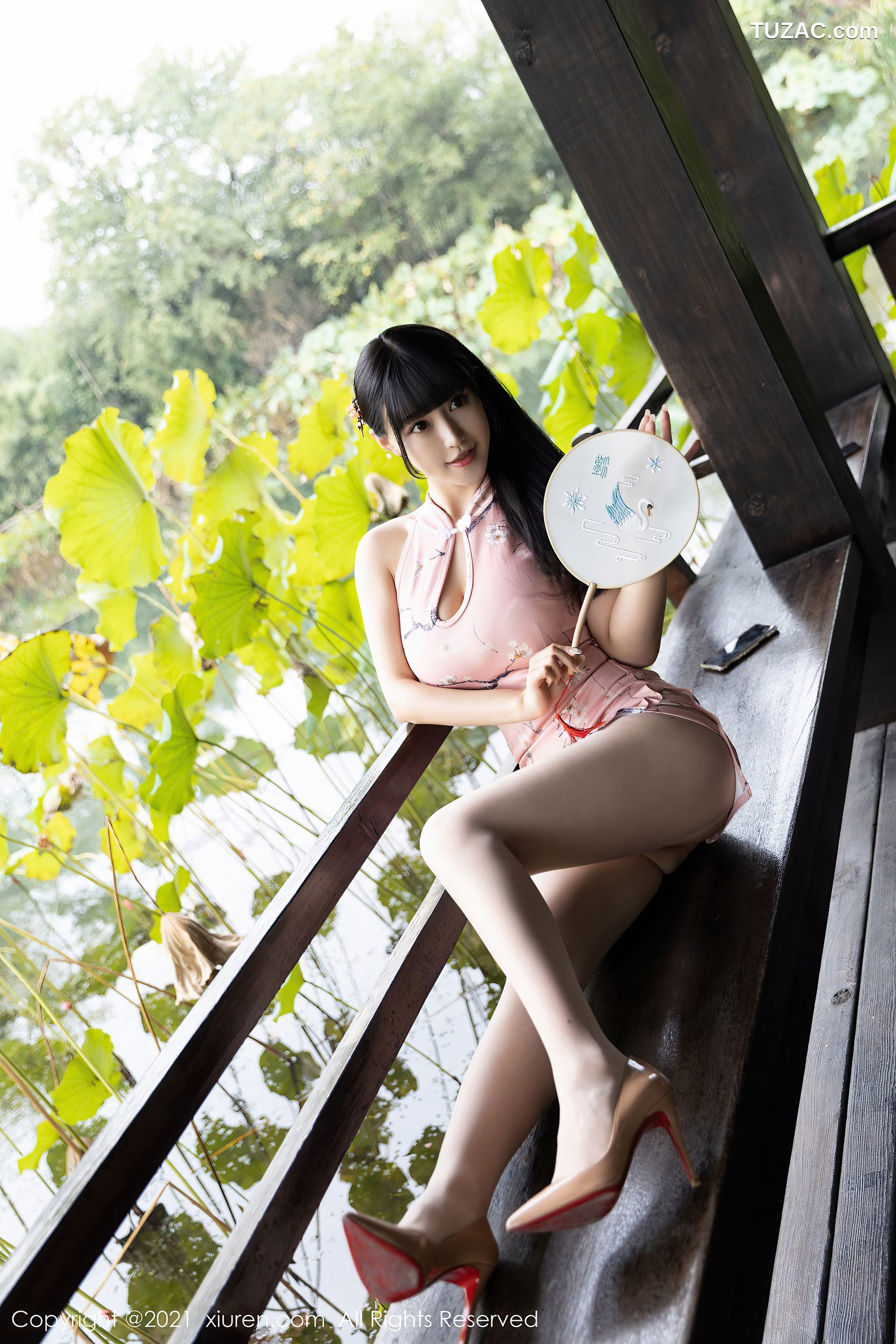 XiuRen秀人网-3008-朱可儿-玥儿玥er-户外女同系列傲人豪乳-2021.01.15