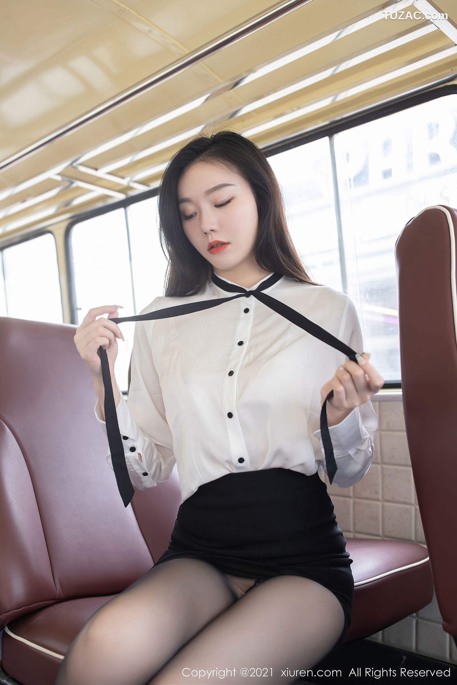 XiuRen秀人网-3020-安然Maleah-末班大巴车主题黑丝裤袜-2021.01.19