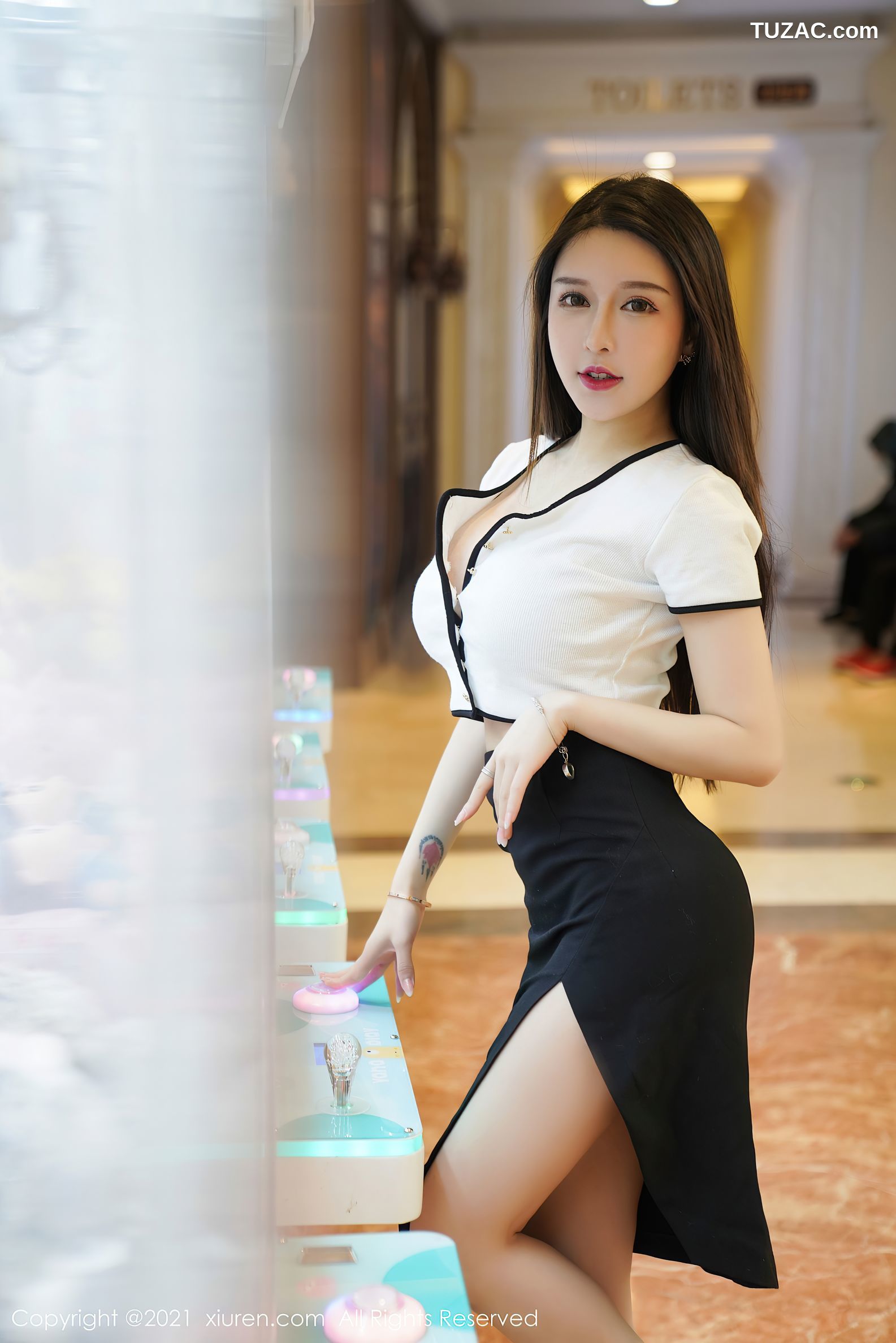 XiuRen秀人网-3023-玉兔miki-黑色内衣黑丝裤袜-2021.01.20