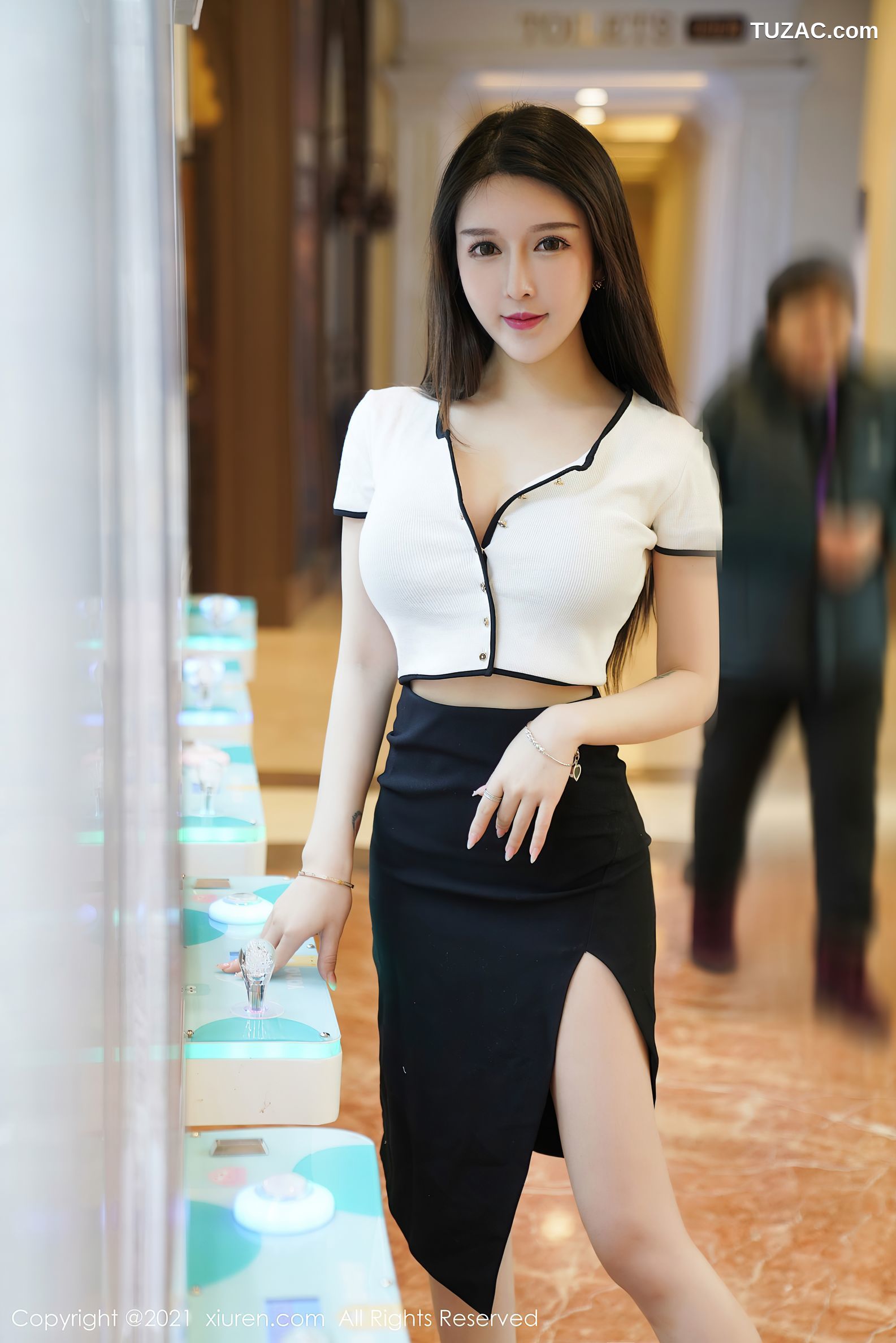 XiuRen秀人网-3023-玉兔miki-黑色内衣黑丝裤袜-2021.01.20