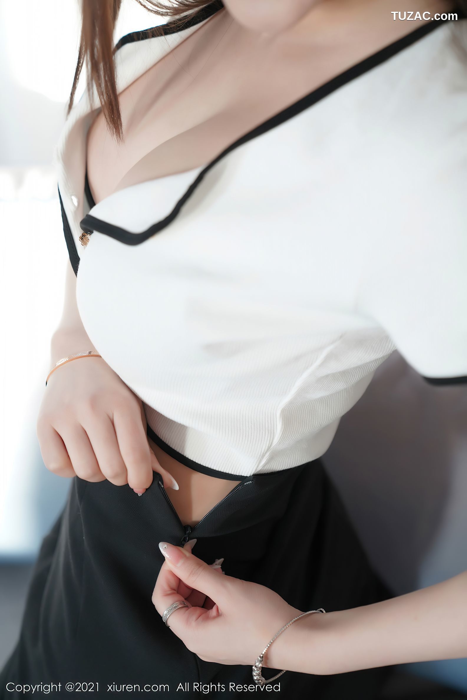 XiuRen秀人网-3023-玉兔miki-黑色内衣黑丝裤袜-2021.01.20