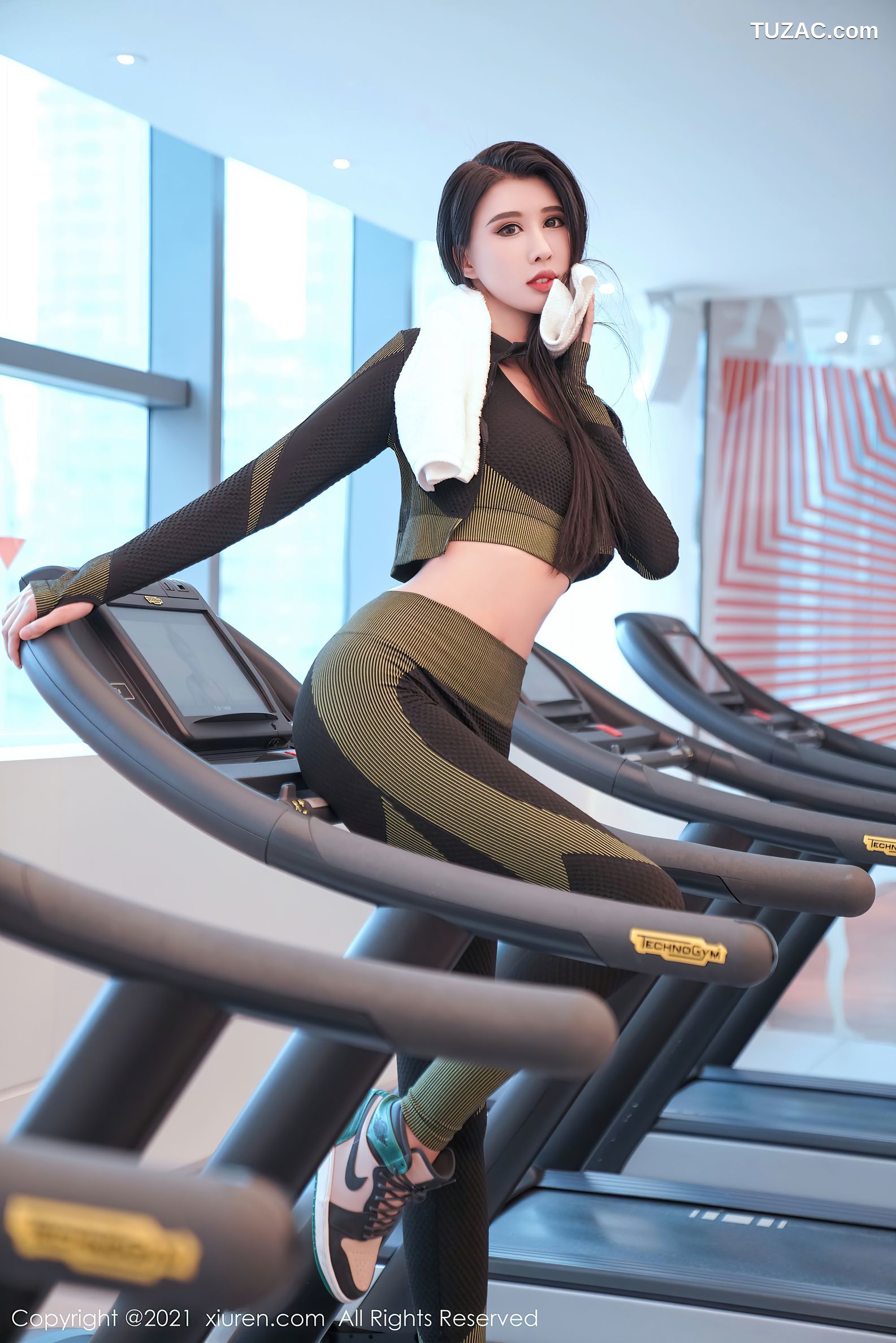 XiuRen秀人网-3040-葛征-净高184cm-江浙沪旅拍-健身房主题紧身运动装-2021.01.25
