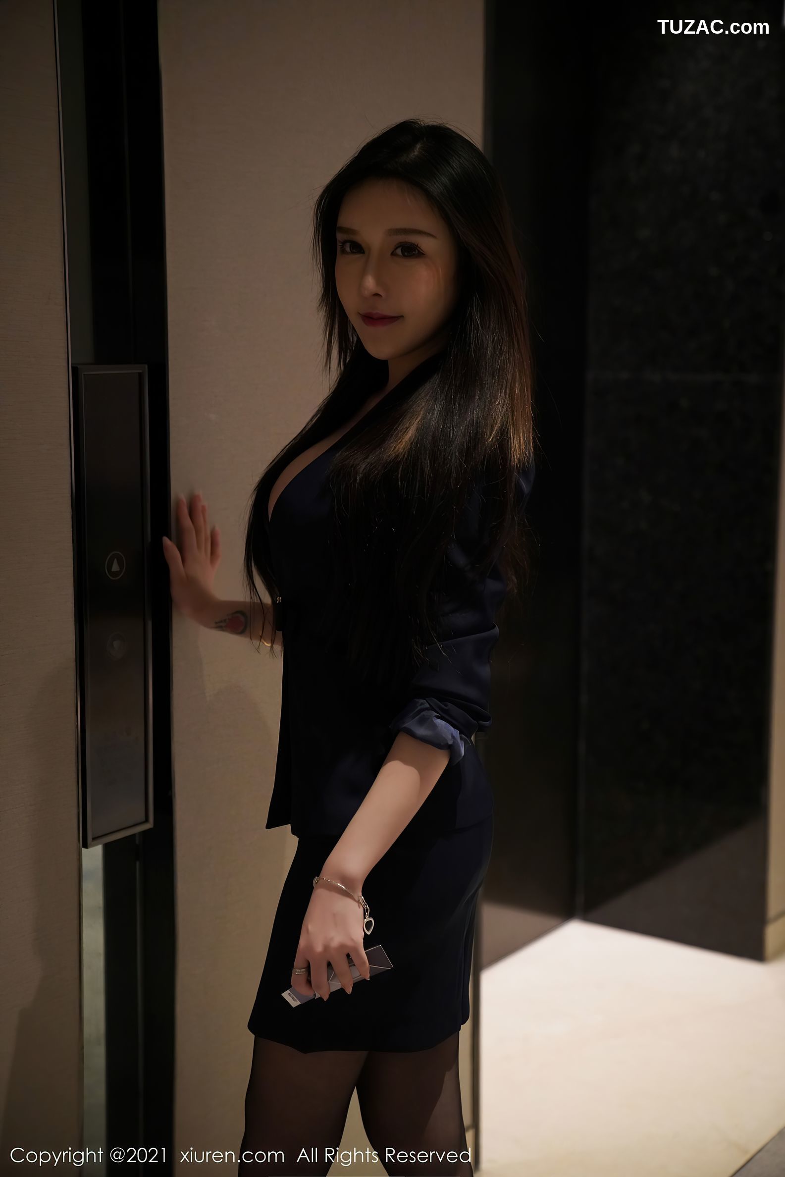 XiuRen秀人网-3043-玉兔miki-i职场秘书OL剧情主题黑丝裤袜-2021.01.26