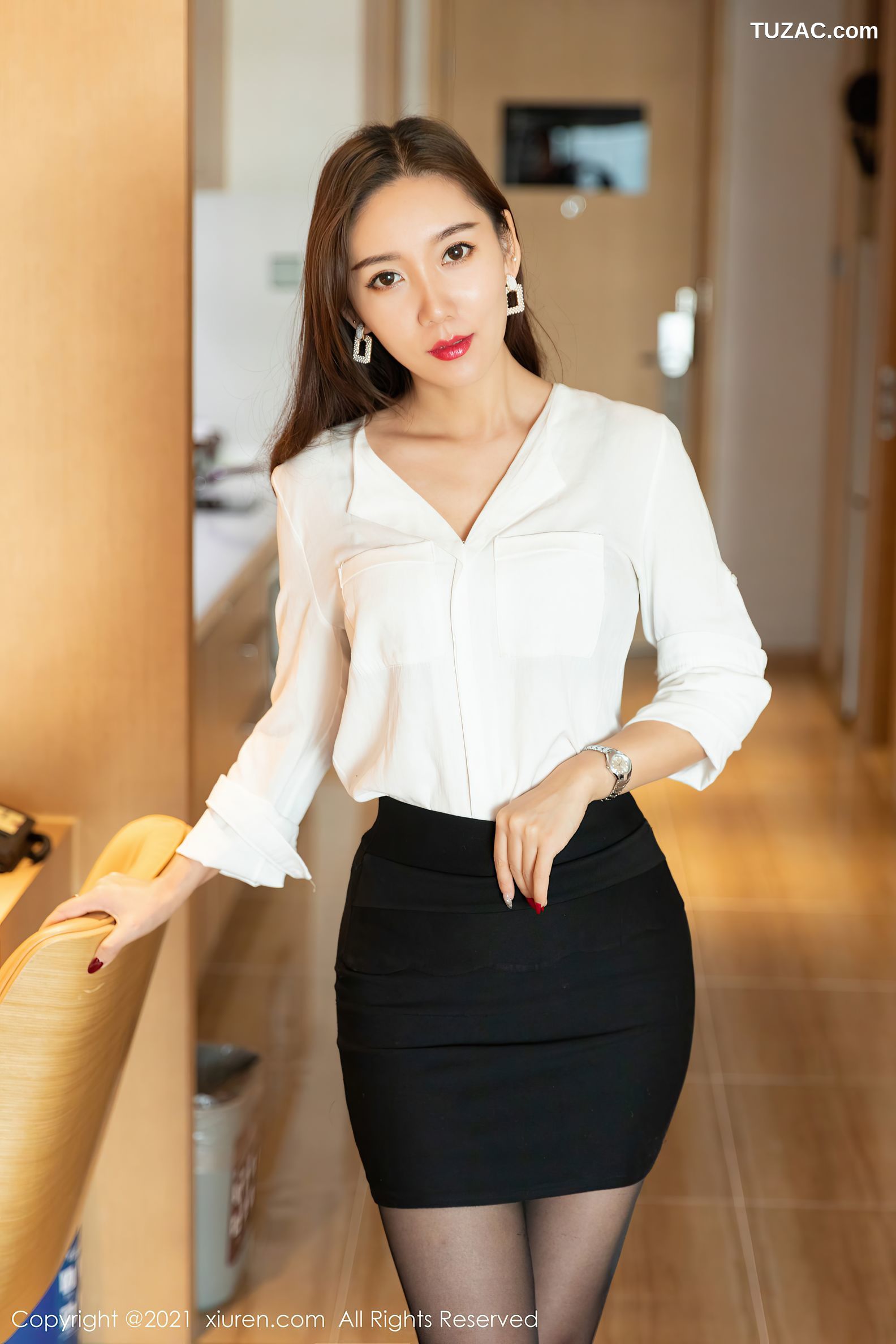 XiuRen秀人网-3049-艾静香-黑色蕾丝内衣黑丝裤袜-2021.01.27