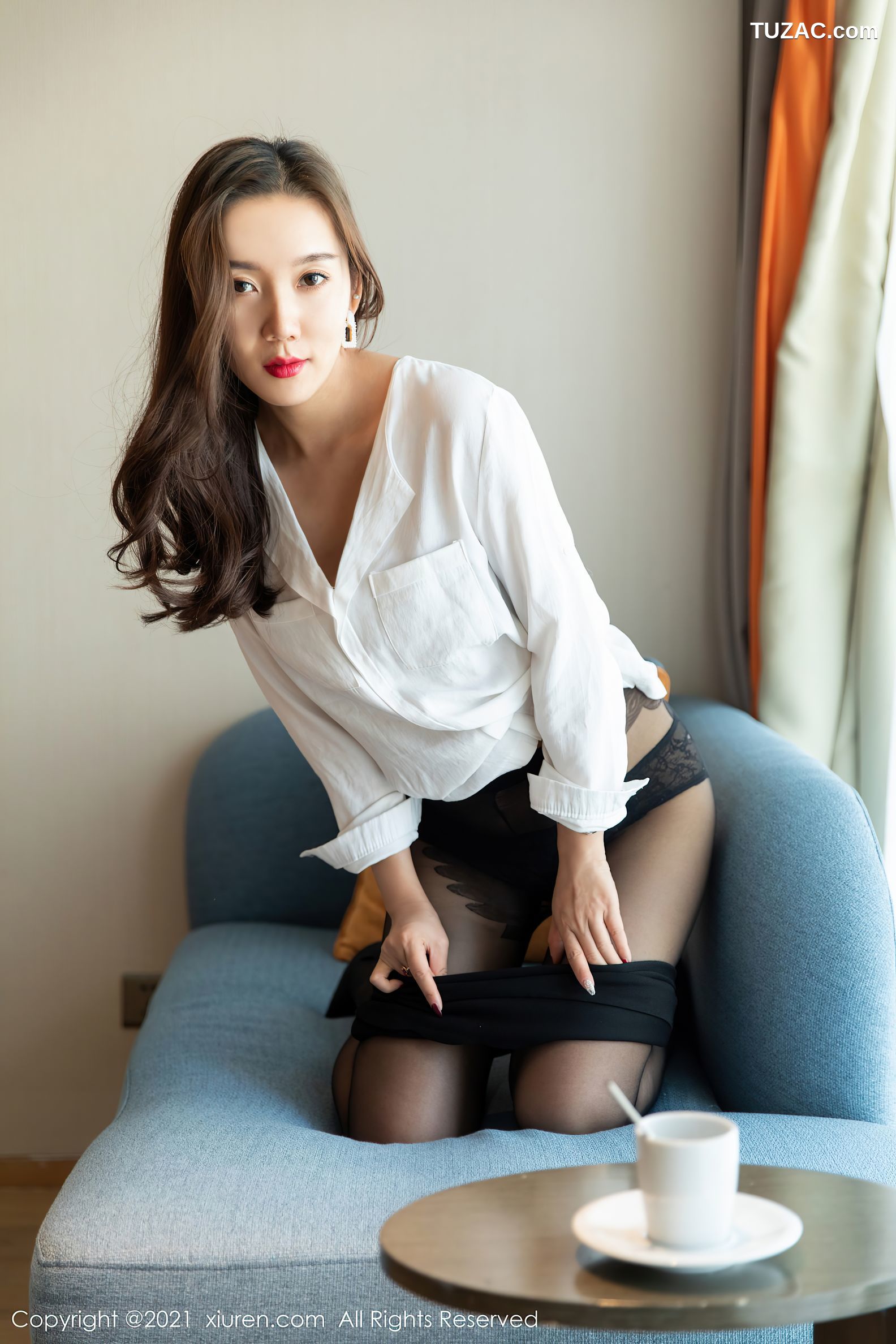 XiuRen秀人网-3049-艾静香-黑色蕾丝内衣黑丝裤袜-2021.01.27