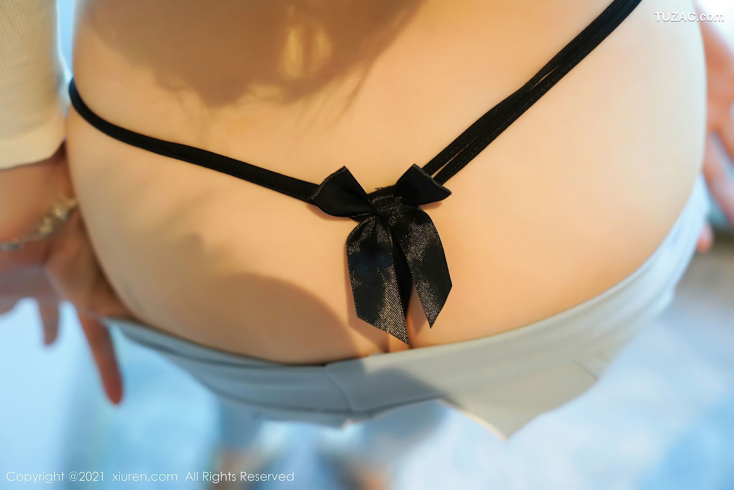 XiuRen秀人网-3055-糯美子MINIbabe-澳门旅拍-拉链式紧身牛仔裤丁字裤-2021.01.28