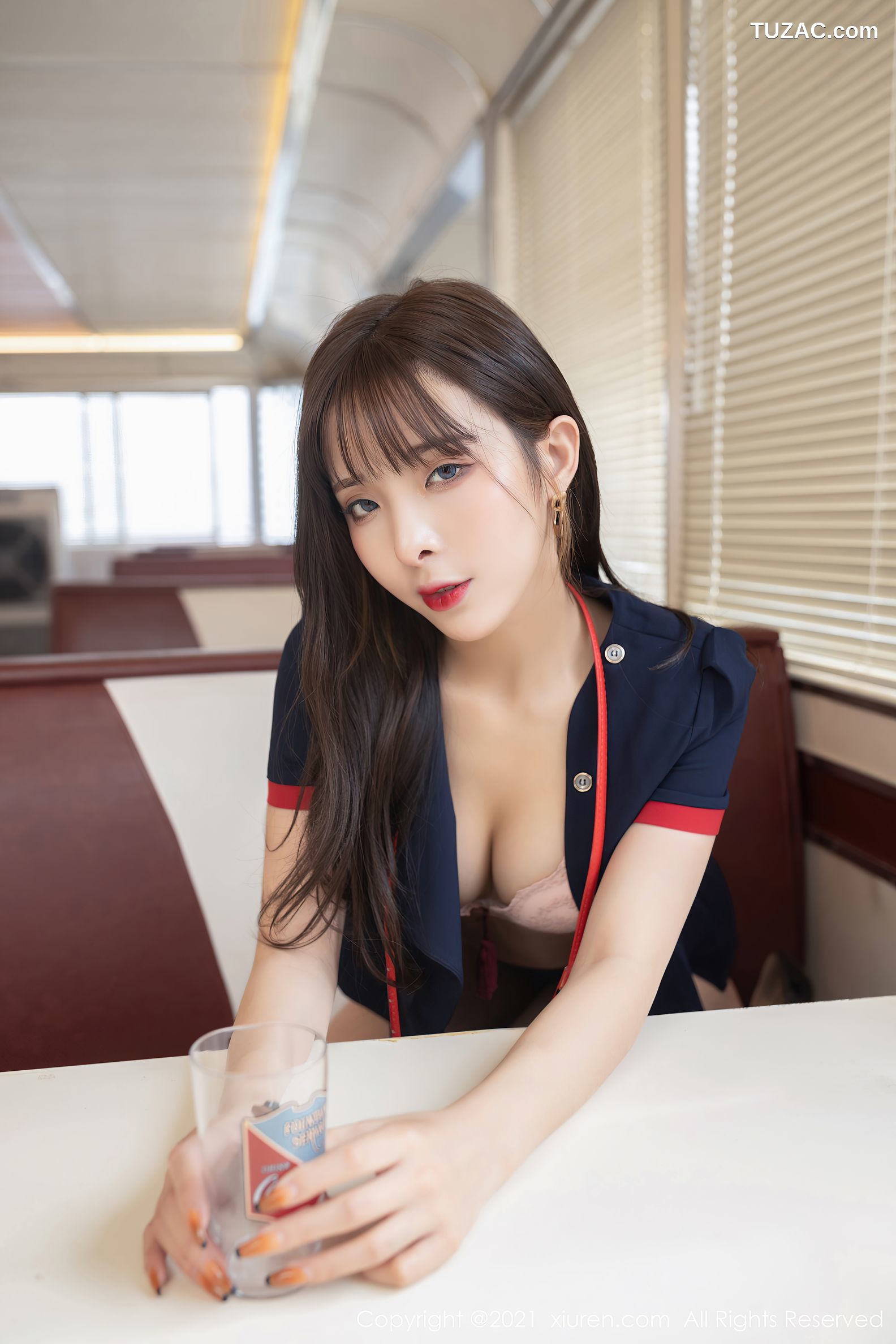 XiuRen秀人网-3056-陈小喵-三亚旅拍角色扮演主题制服粉色内衣-2021.01.28