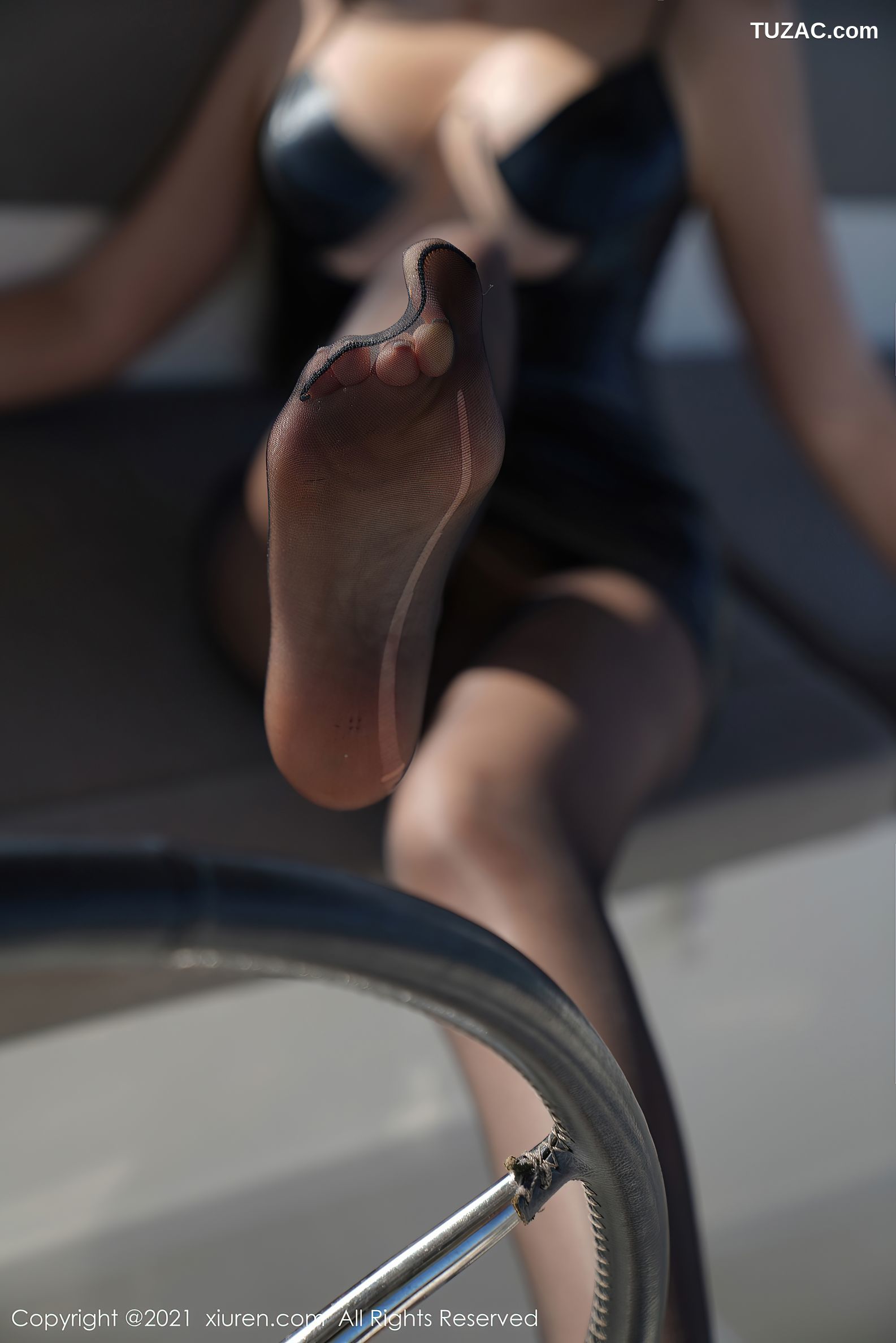 XiuRen秀人网-3082-萌汉药baby-江浙沪旅拍-时尚游艇黑色皮裙黑丝-2021.02.04