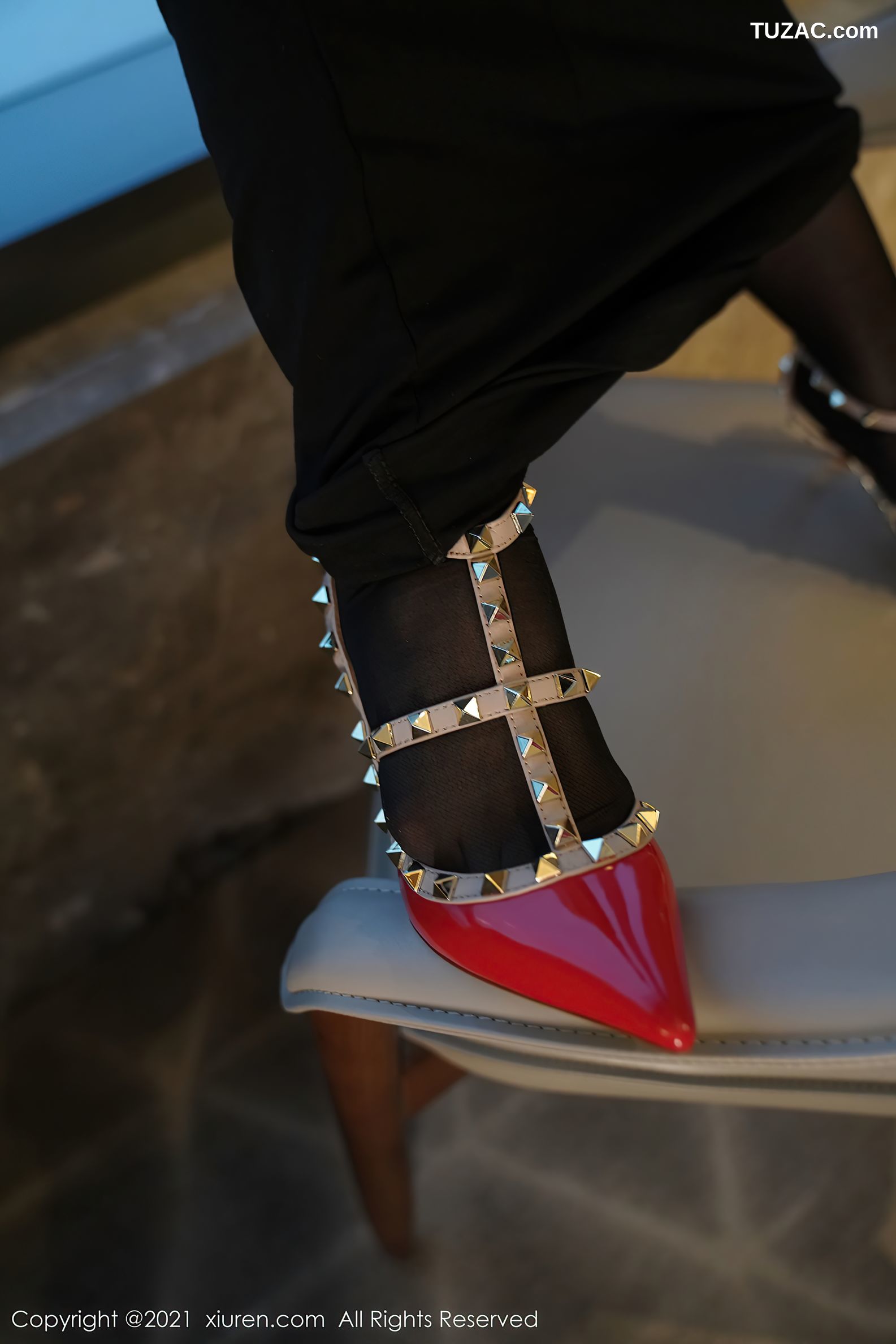 XiuRen秀人网-3085-诗诗kiki-典雅职业装OL主题魅惑黑丝-2021.02.05