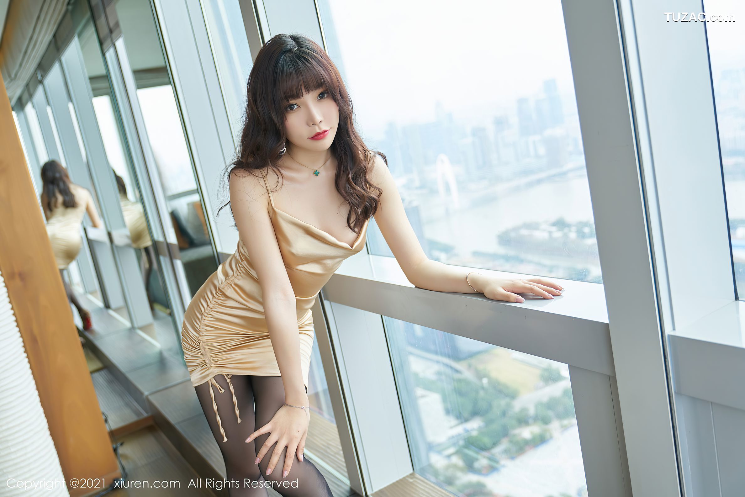 XiuRen秀人网-3089-芝芝Booty-浴室香槟色吊带裙黑丝-2021.02.05