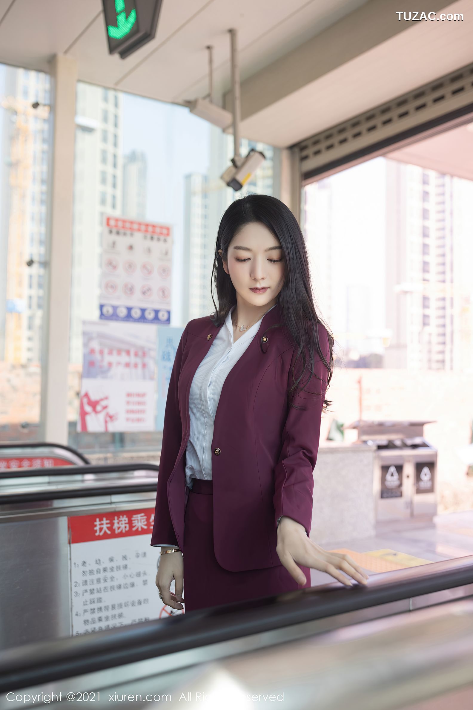 XiuRen秀人网-3092-Angela小热巴-末班地铁场景主题肉丝蕾丝内裤-2021.02.07