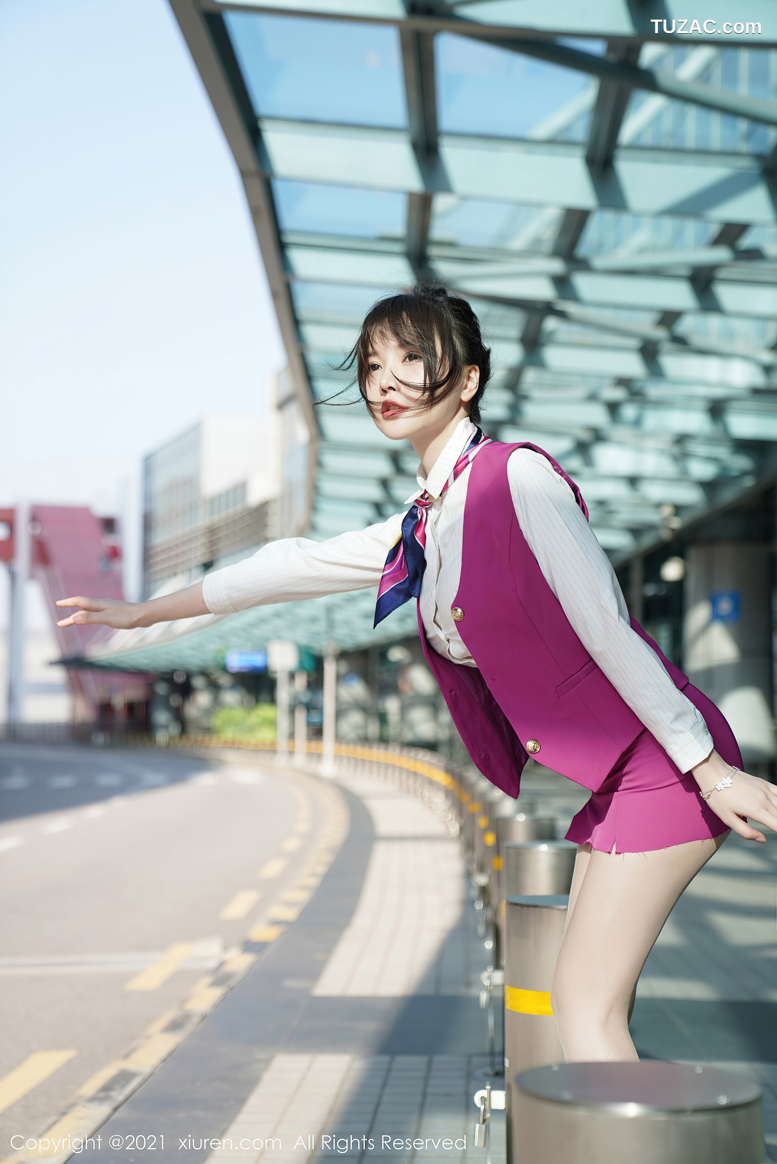 XiuRen秀人网-3103-糯美子MINIbabe-i澳门旅拍-粉色空乘制服下肉丝-2021.02.18