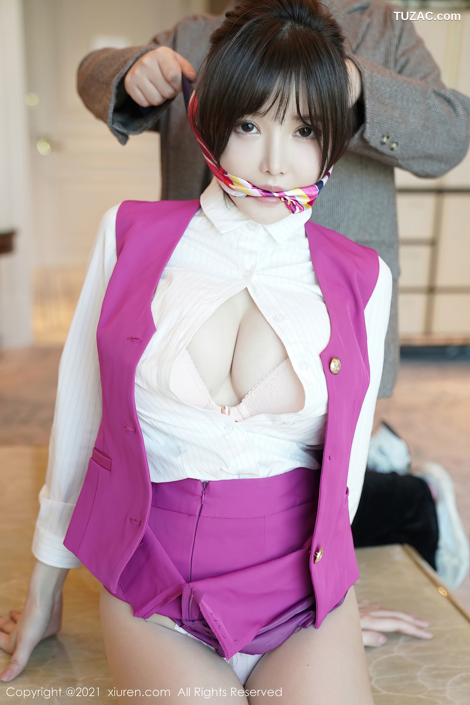 XiuRen秀人网-3103-糯美子MINIbabe-i澳门旅拍-粉色空乘制服下肉丝-2021.02.18