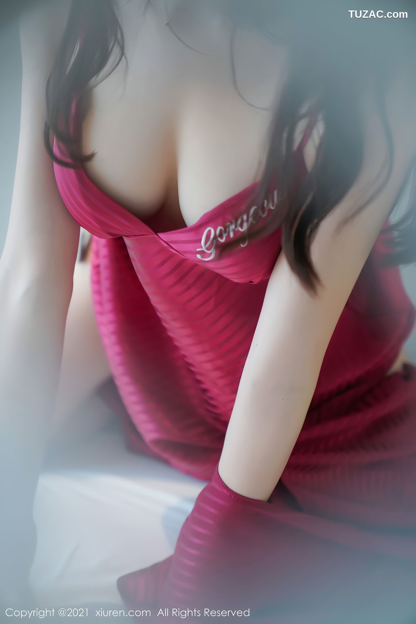 XiuRen秀人网-3110-芝芝Booty-澳门旅拍-睡衣女友视觉红色丁字裤-2021.02.19