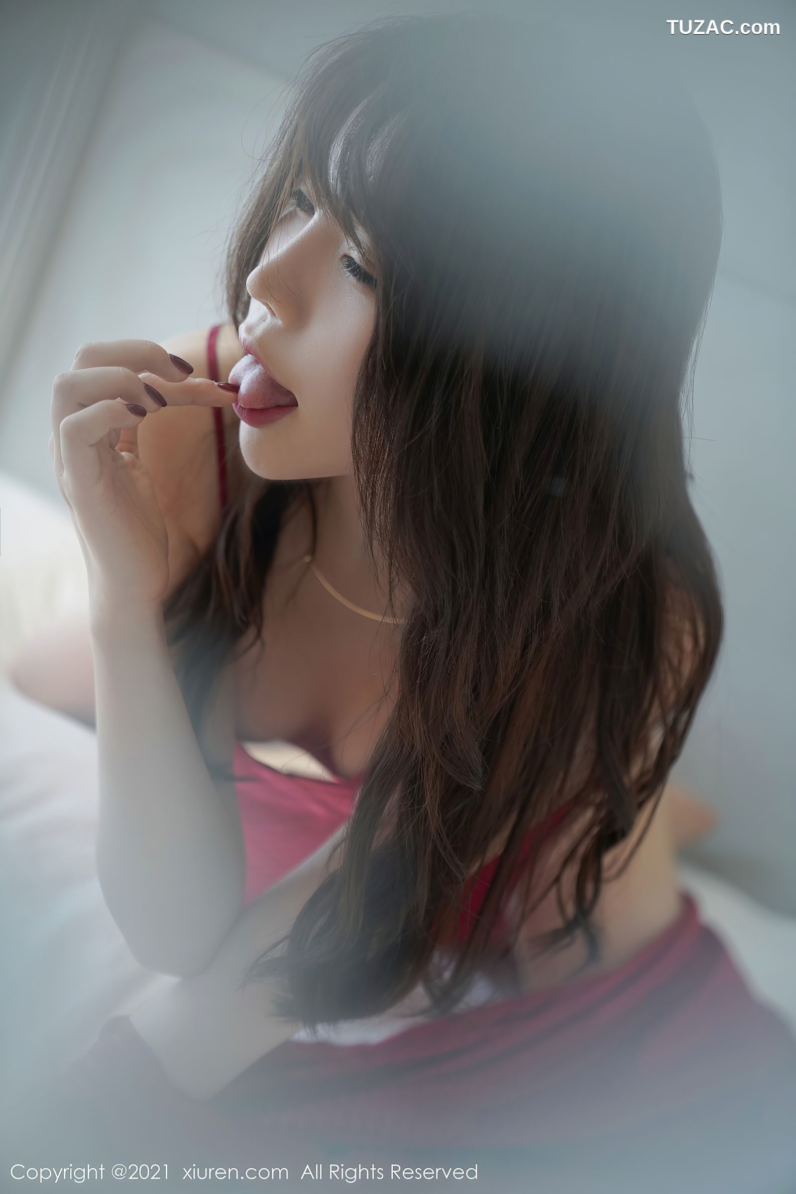 XiuRen秀人网-3110-芝芝Booty-澳门旅拍-睡衣女友视觉红色丁字裤-2021.02.19