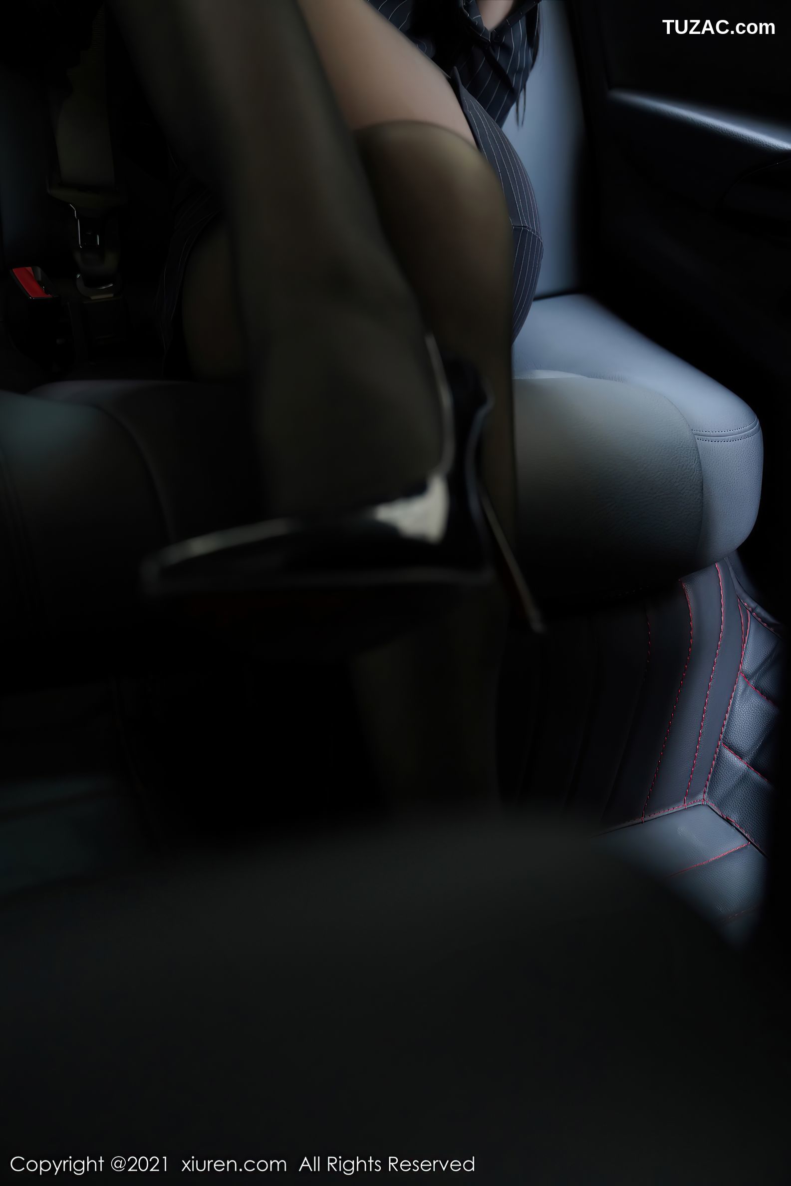 XiuRen秀人网-3111-美七Mia-车内黑色OL主题撩裙黑丝-2021.02.20