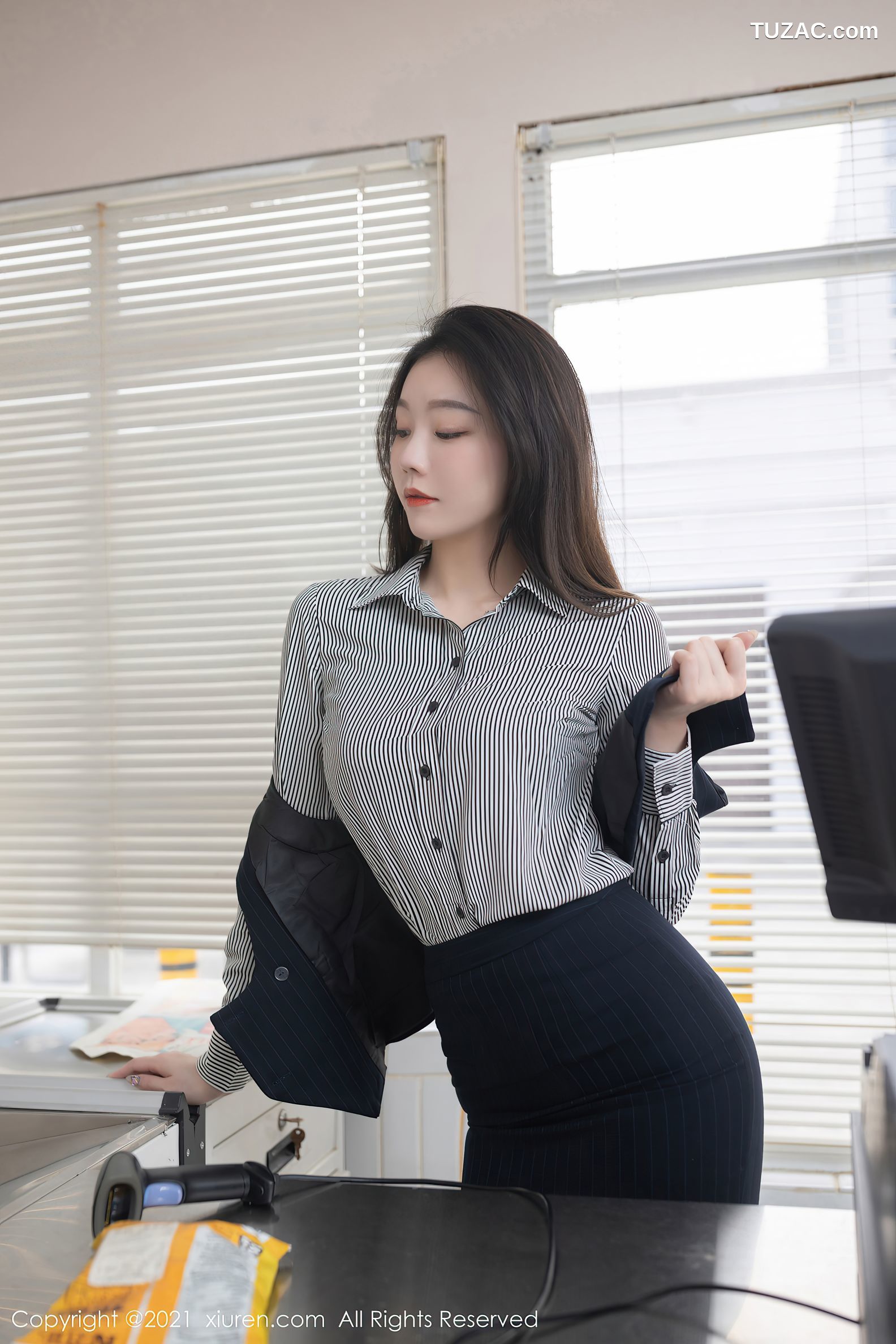 XiuRen秀人网-3123-安然Maleah-便利店职员主题条纹衬衫蕾丝内衣-2021.02.22