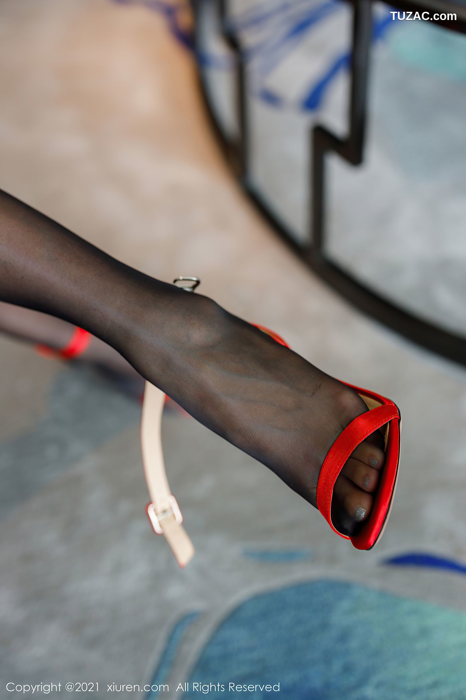 XiuRen秀人网-3131-蜜桃cc-大床上性感黑色内衣黑丝-2021.02.24