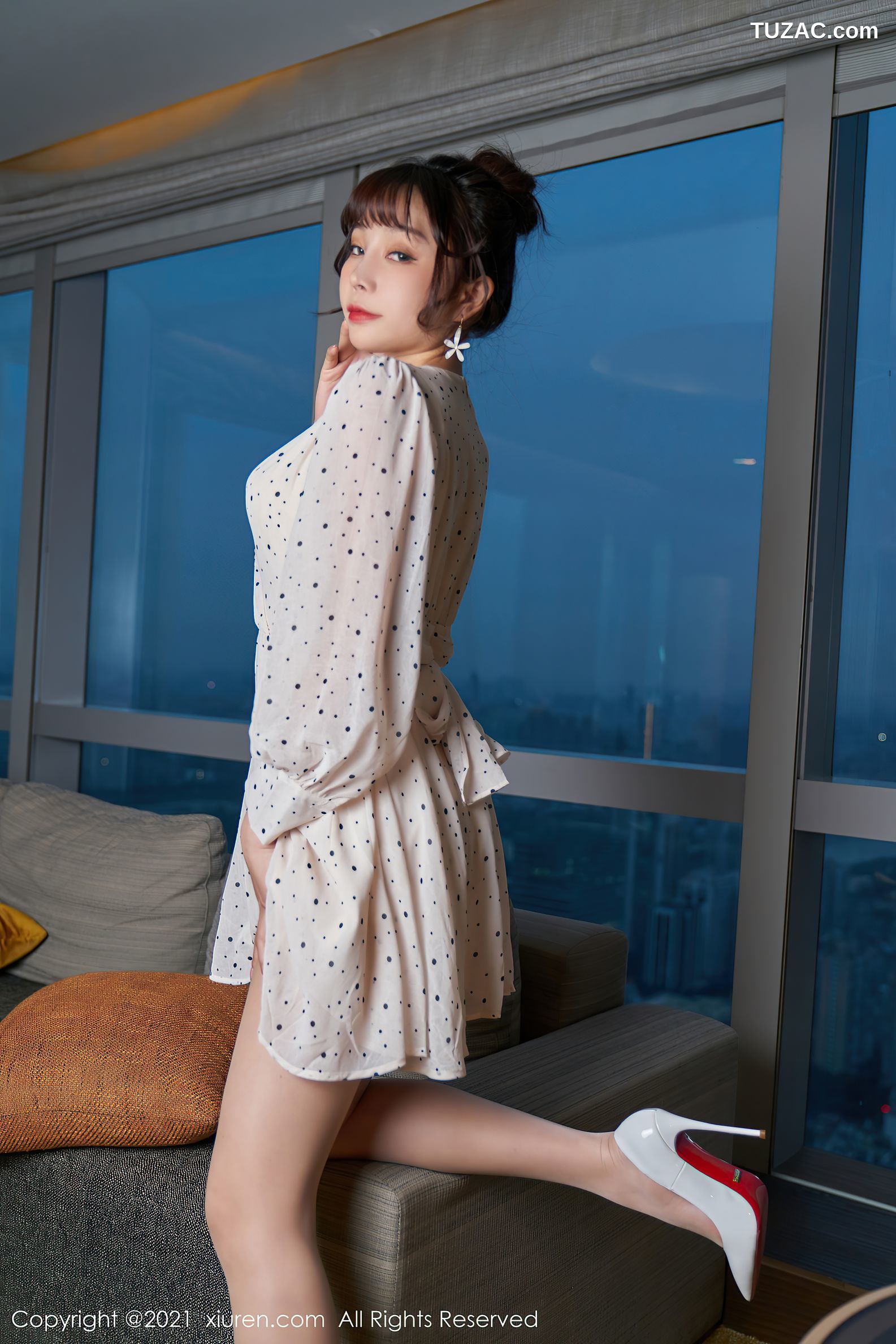 XiuRen秀人网-3145-芝芝Booty-碎花裙黄色内衣绝佳身材惹火-2021.02.26