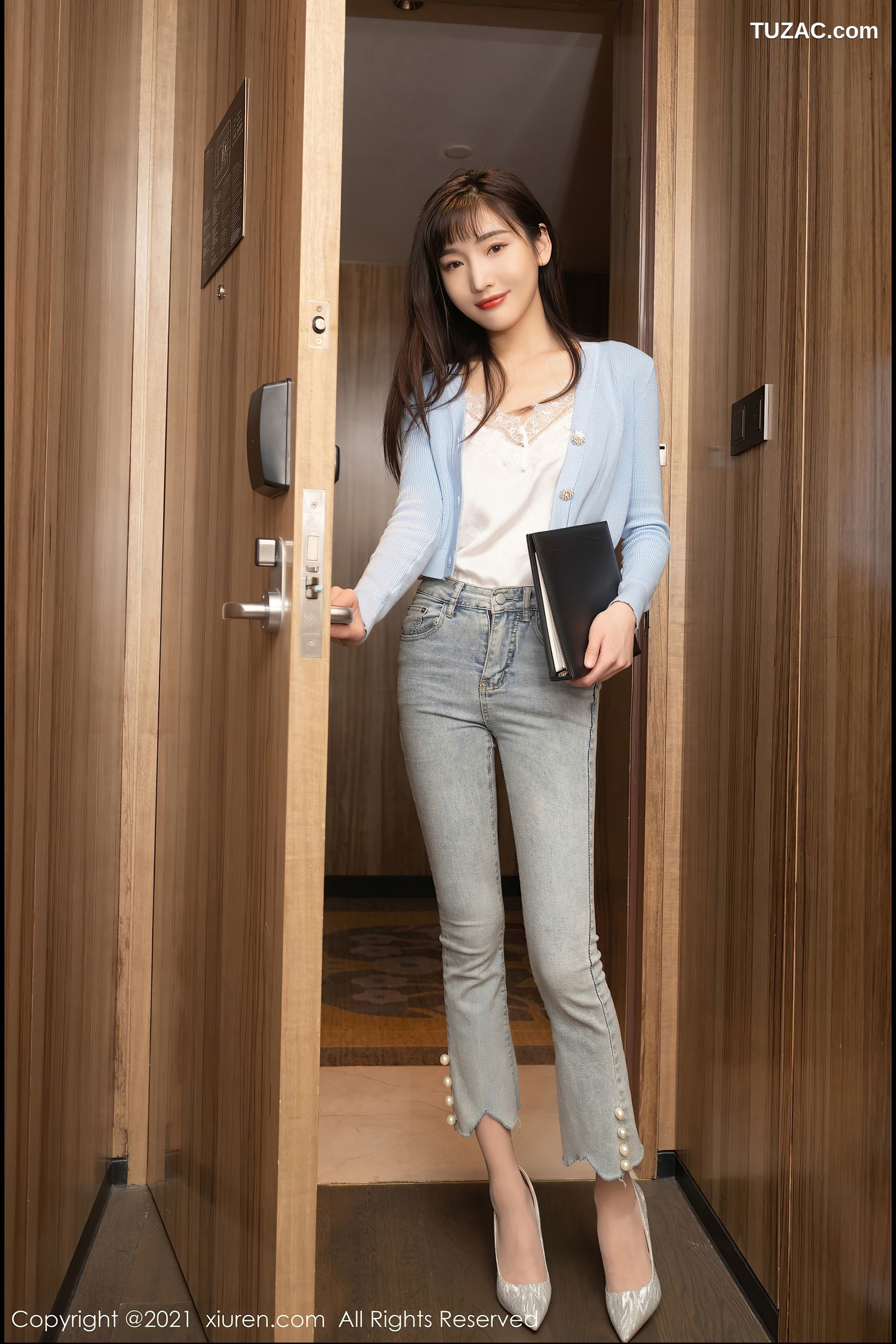 XiuRen秀人网-3146-陆萱萱-秘书遭遇主题牛仔裤肉丝-2021.02.26