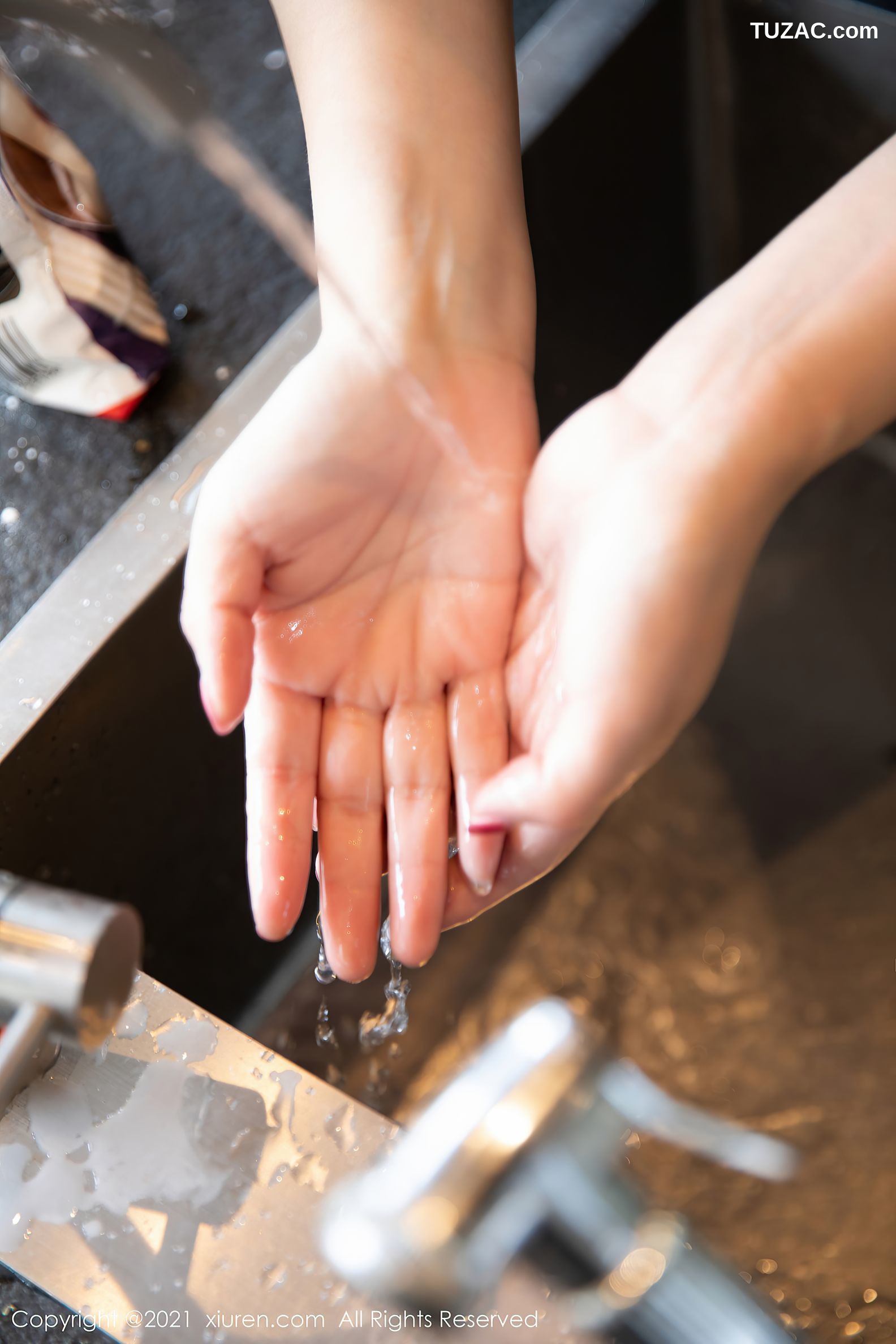 XiuRen秀人网-3148-允爾-元宵节剧情主题猩红内衣蕾丝吊带袜-2021.03.01