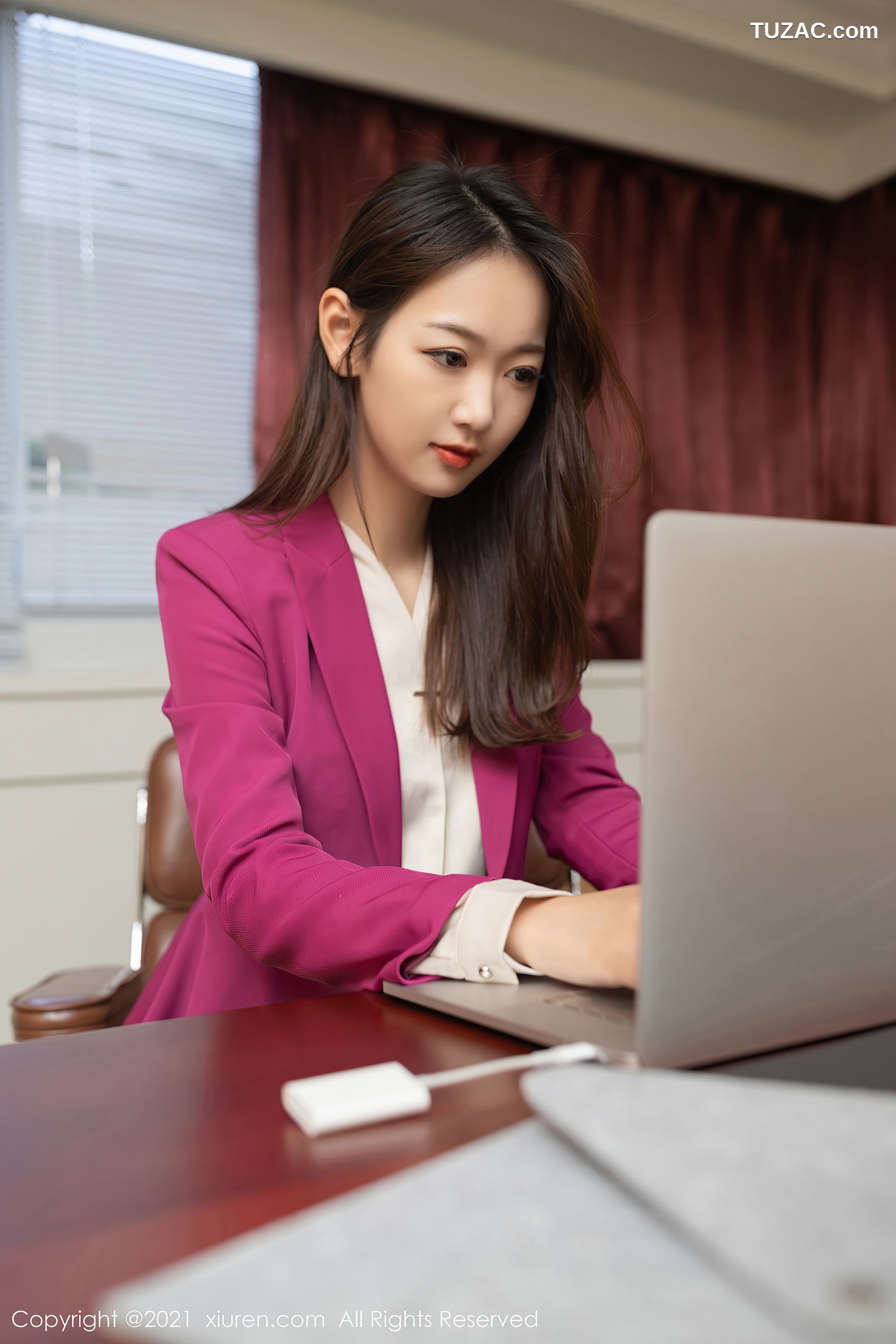 XiuRen秀人网-3156-唐安琪-红色秘书制服主题性感内衣-2021.03.02