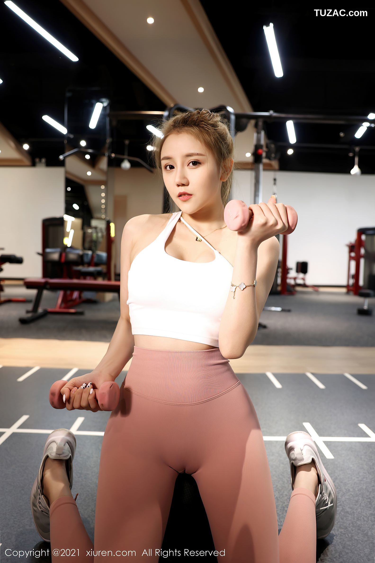 XiuRen秀人网-3157-夏西CiCi-健身房主题粉色紧身裤-2021.03.03
