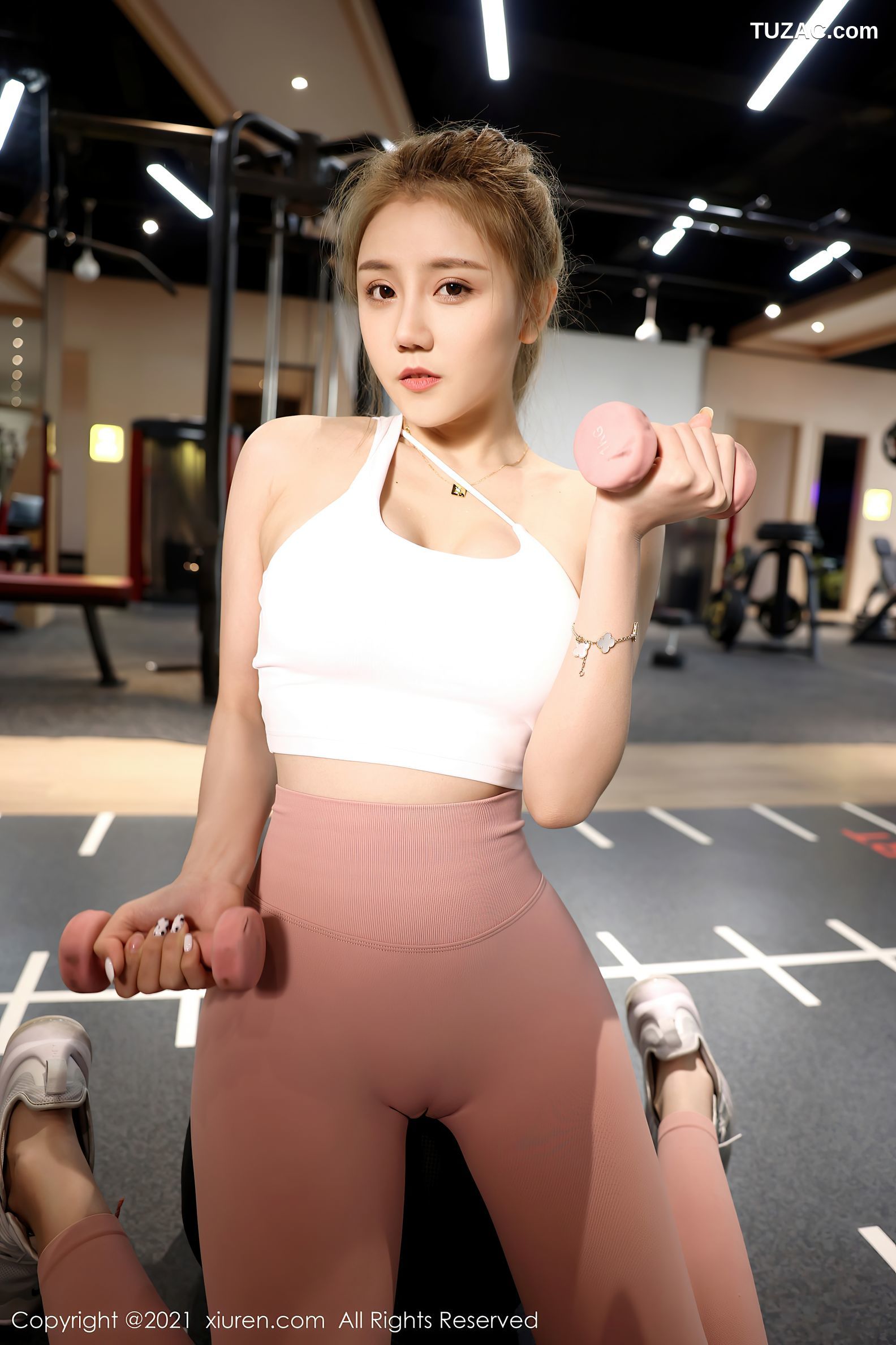 XiuRen秀人网-3157-夏西CiCi-健身房主题粉色紧身裤-2021.03.03