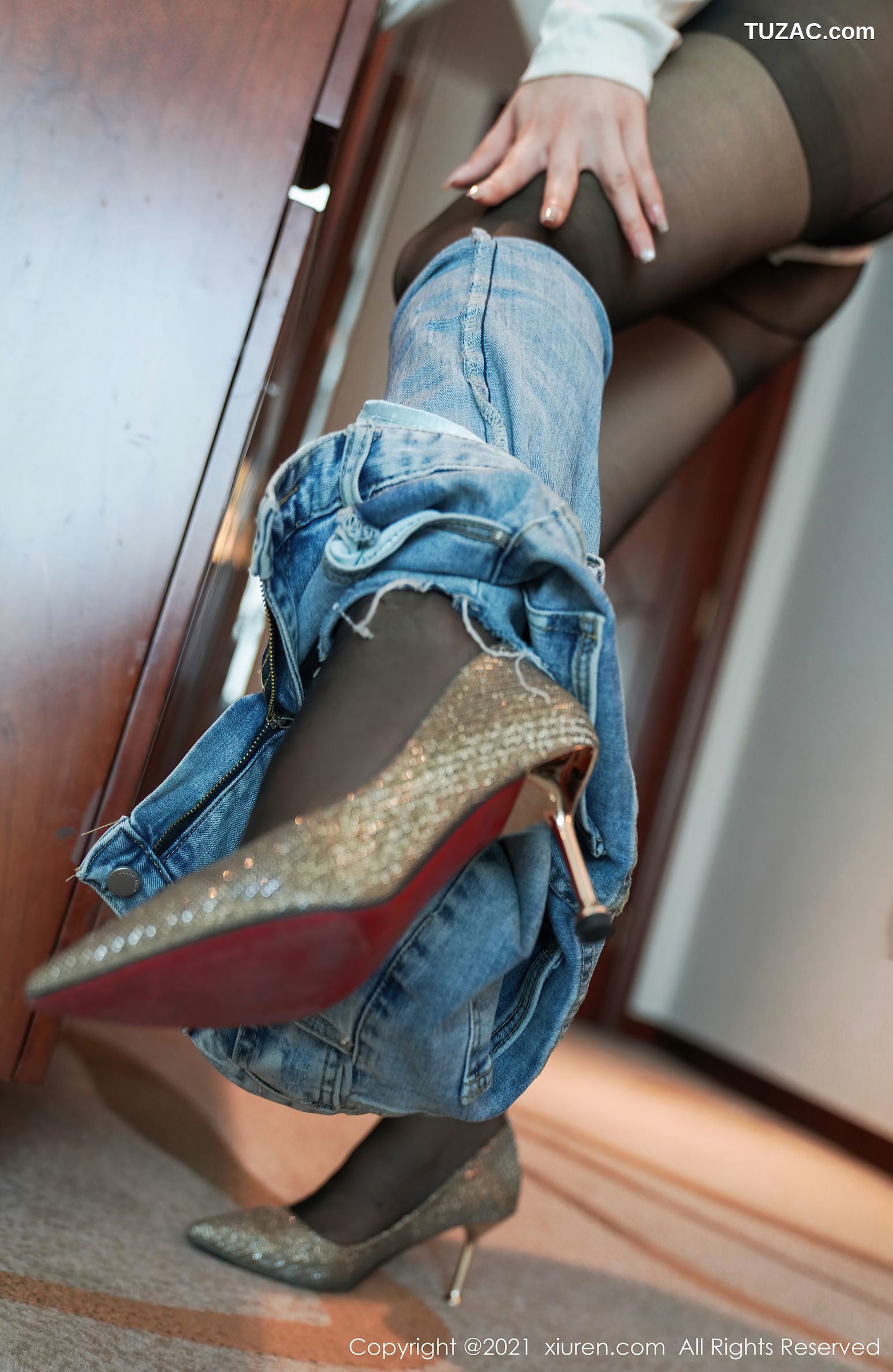 XiuRen秀人网-3158-璀灿-牛仔裤超薄黑丝裤袜-2021.03.03