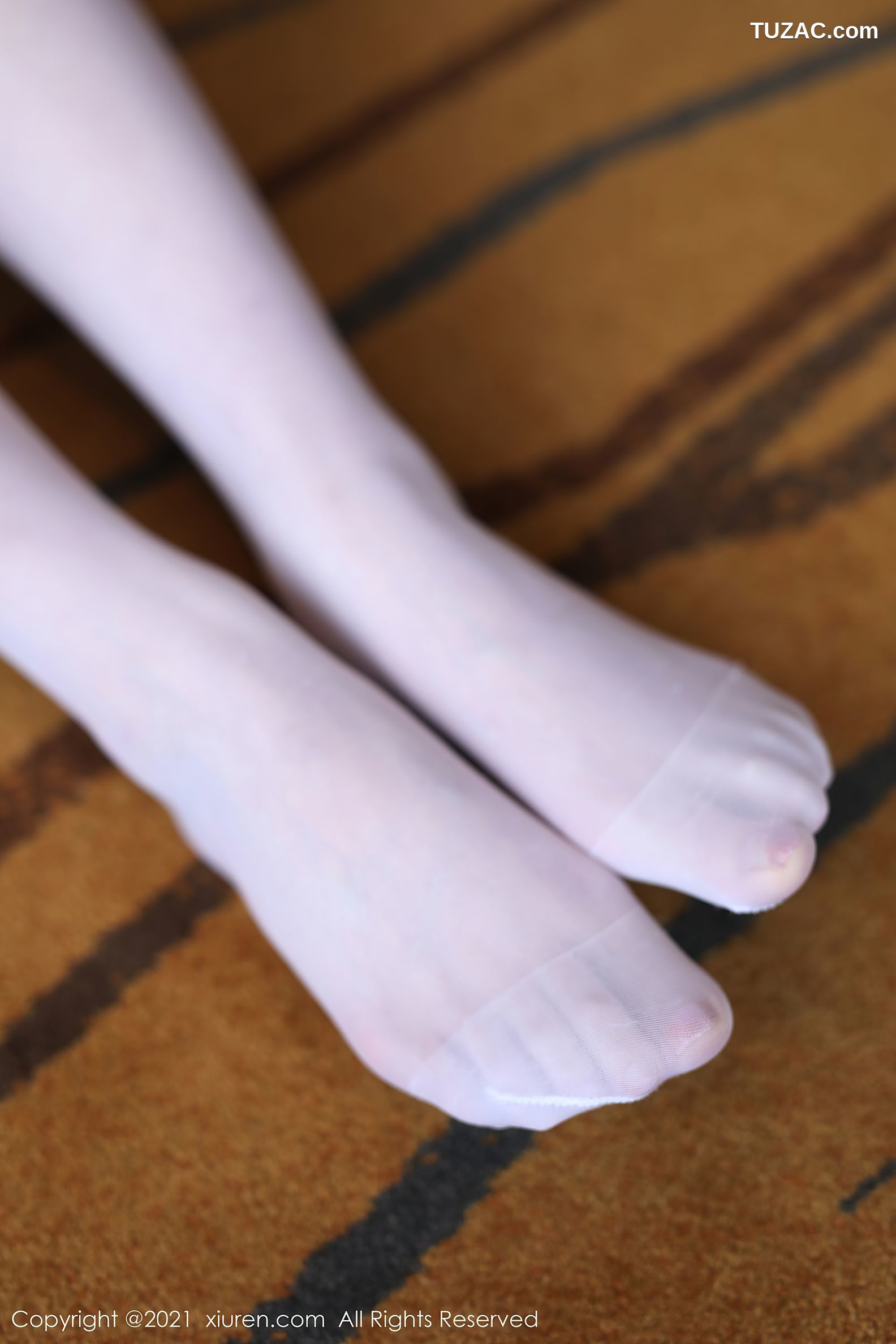 XiuRen秀人网-3178-揉揉肉肉-经典JK制服蕾丝袜豪乳翘臀-2021.03.09