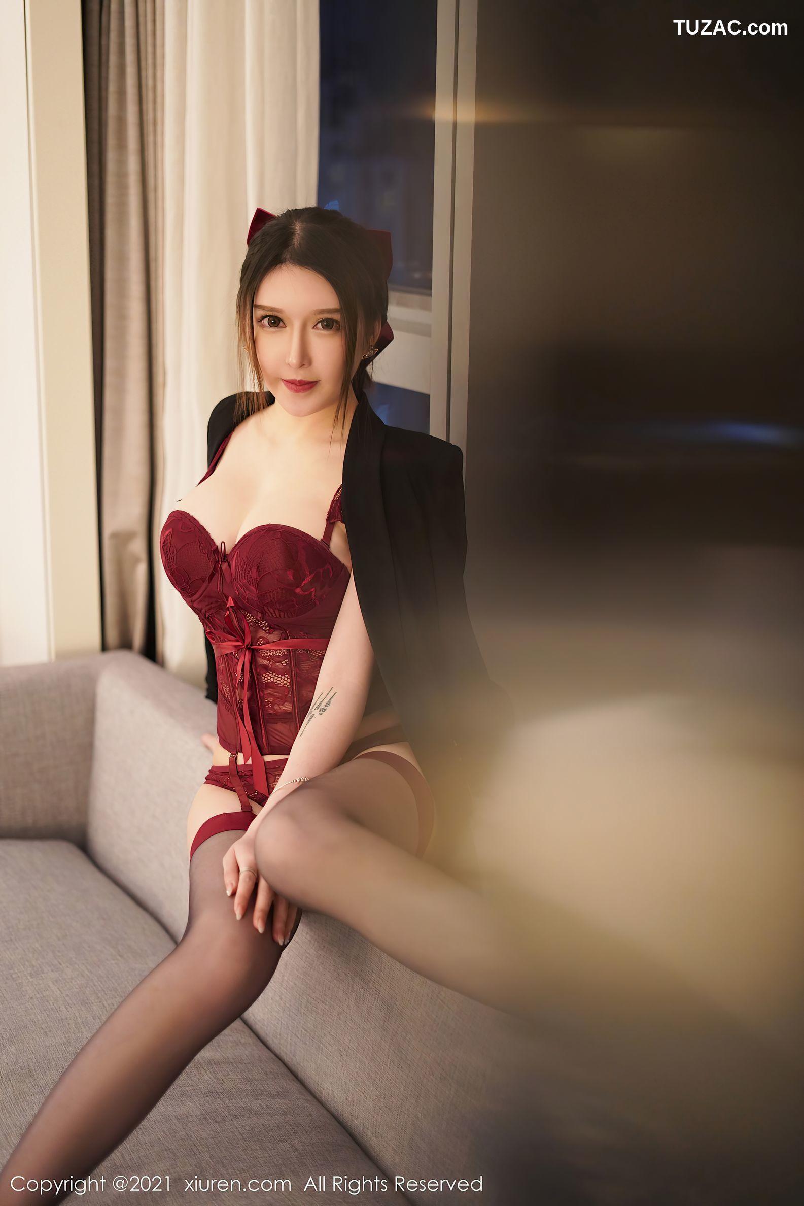 XiuRen秀人网-3204-玉兔miki-红色情趣内衣主题-黑丝吊带袜-2021.03.16