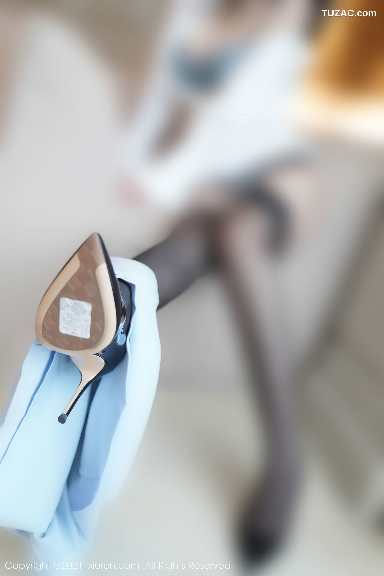 XiuRen秀人网-3210-Fairy如歌-经典OL主题-性感内衣黑丝吊带袜-2021.03.17