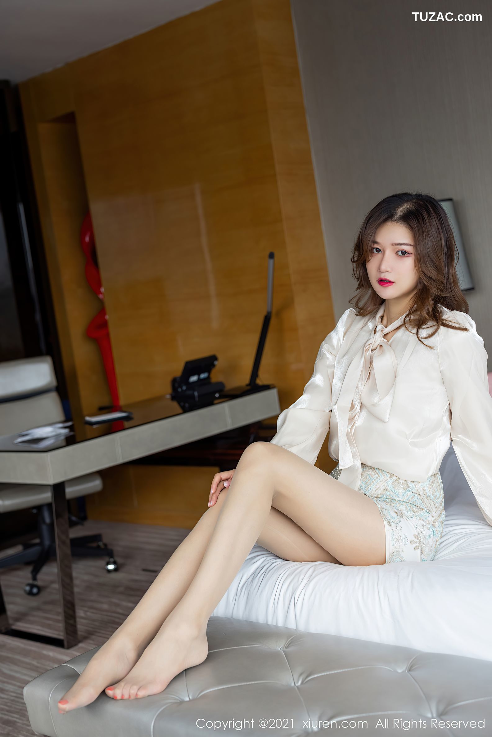 XiuRen秀人网-3211-芷萱mimi-华丽璀璨服饰性感内衣-2021.03.17