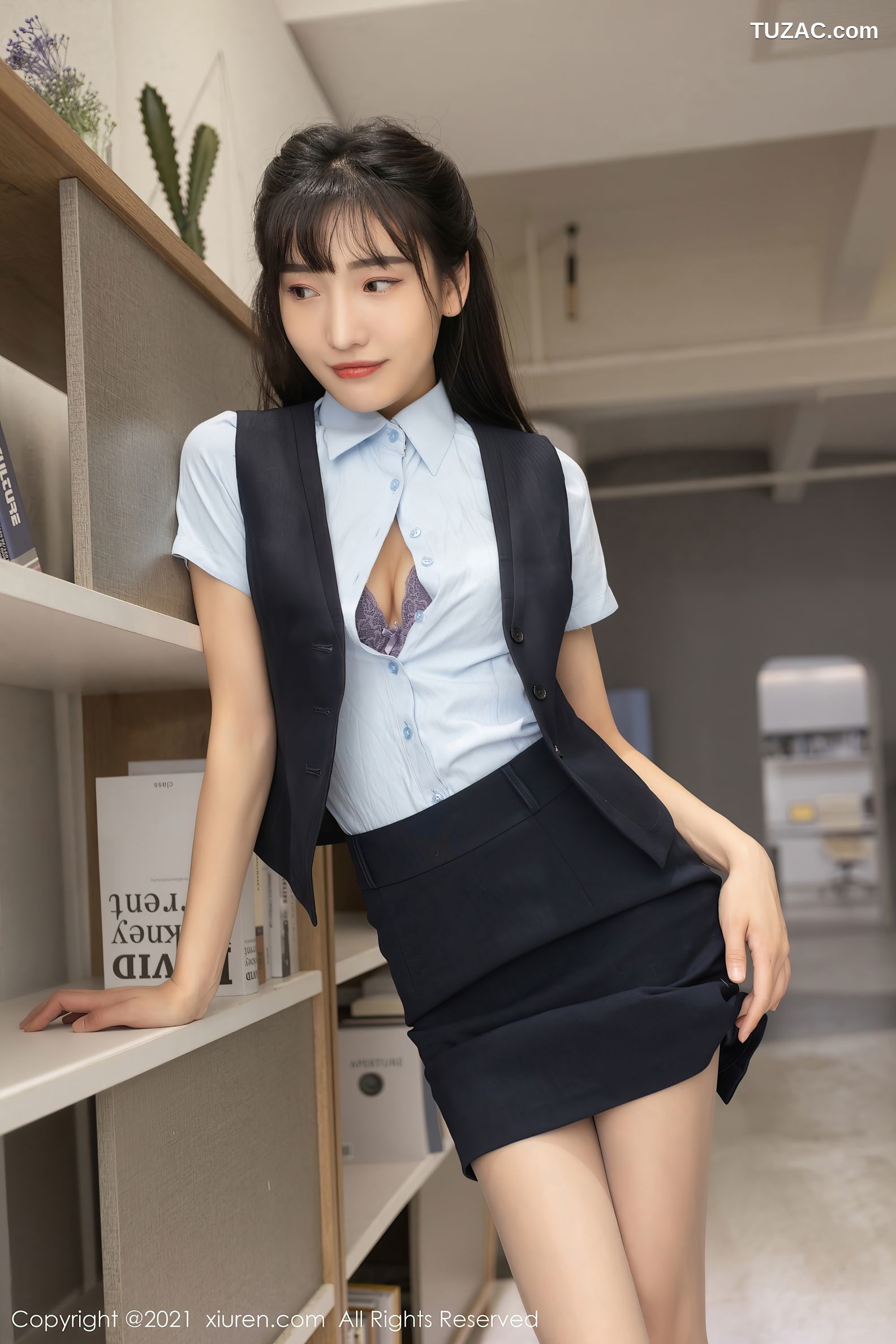 XiuRen秀人网-3215-陆萱萱-客服主管主题-超薄肉丝裤袜蕾丝内裤-2021.03.17
