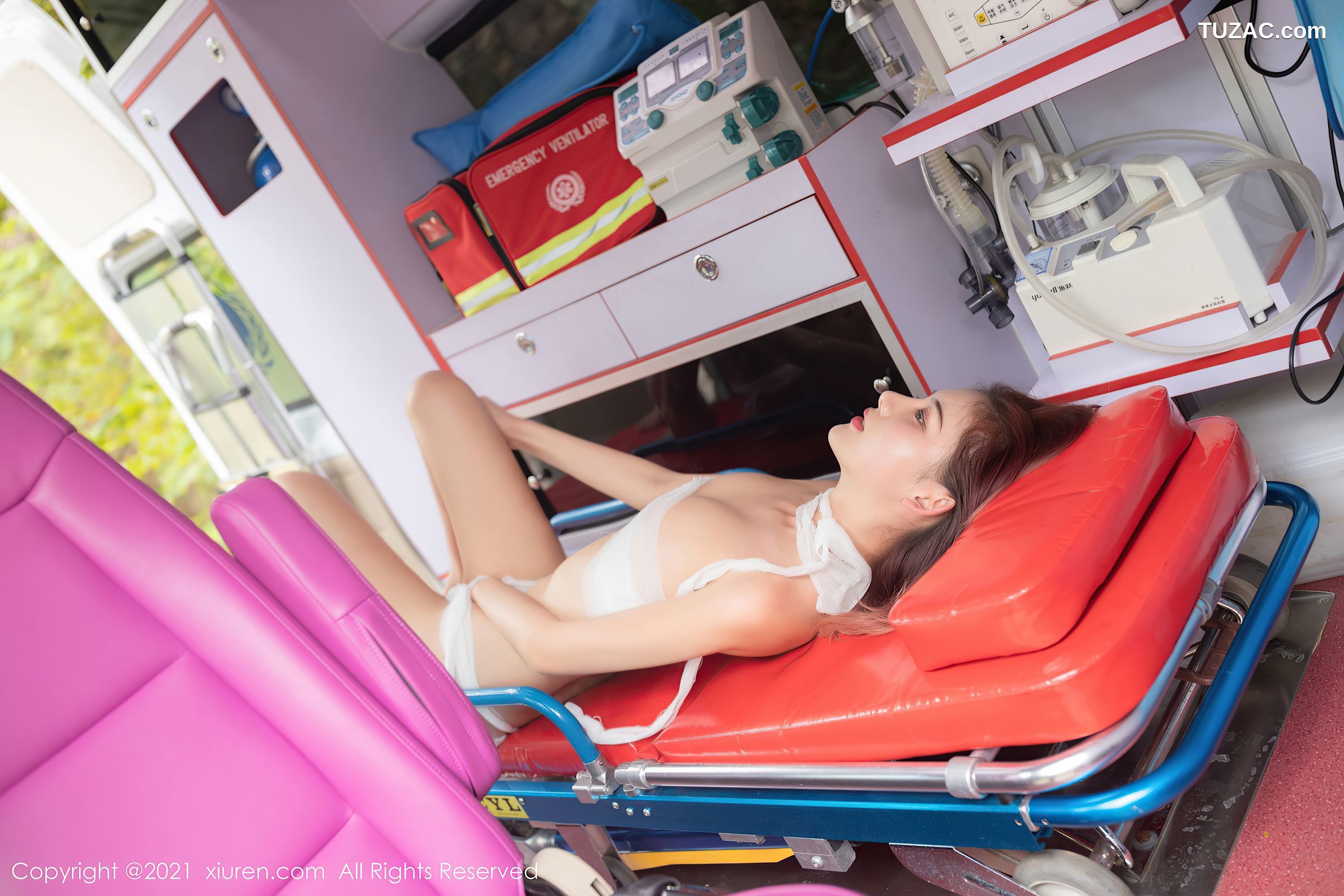 XiuRen秀人网-3235-就是阿朱啊-三亚旅拍-救护车主题轻薄白纱-2021.03.23