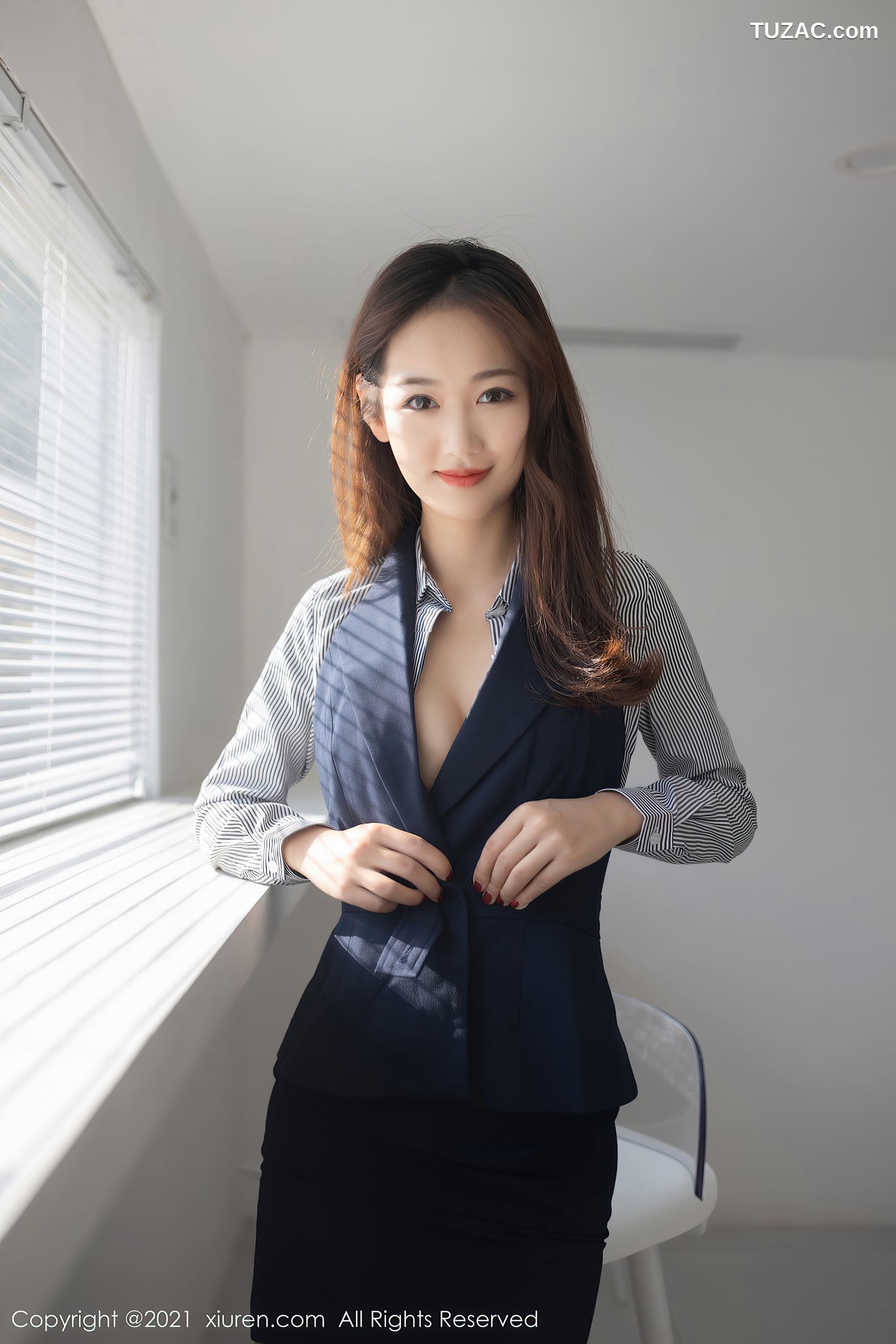 XiuRen秀人网-3241-唐安琪-推销员主题-商店性感红色内衣肉丝-2021.03.24